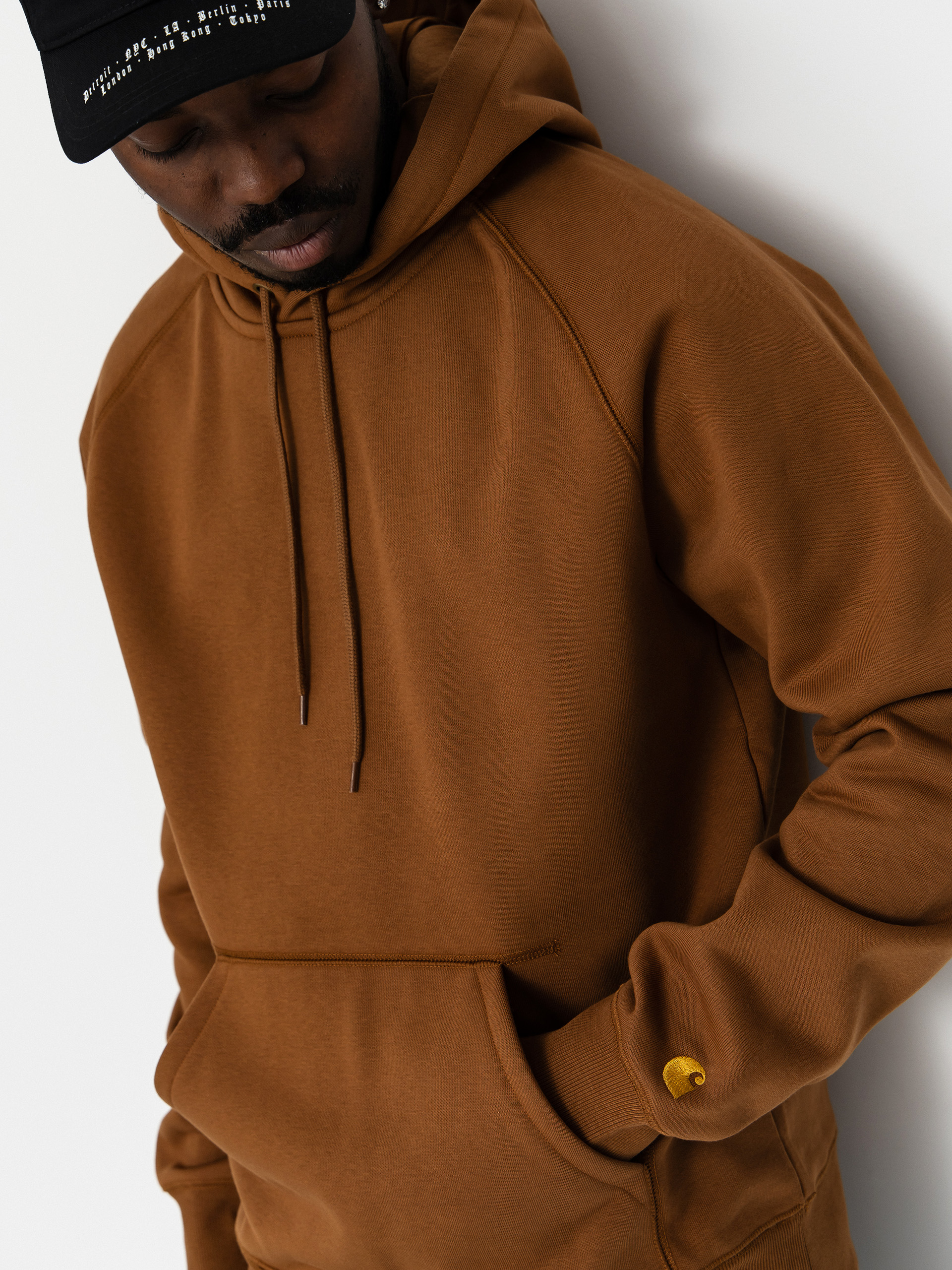 Mikina s kapucí Carhartt WIP Chase HD (hamilton brown/gold)