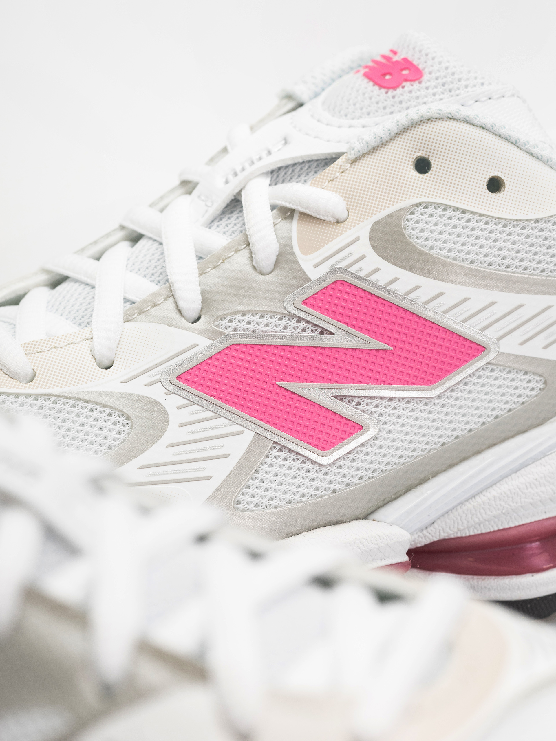 Boty New Balance 2000 (103 white/30% lighter pink heat)
