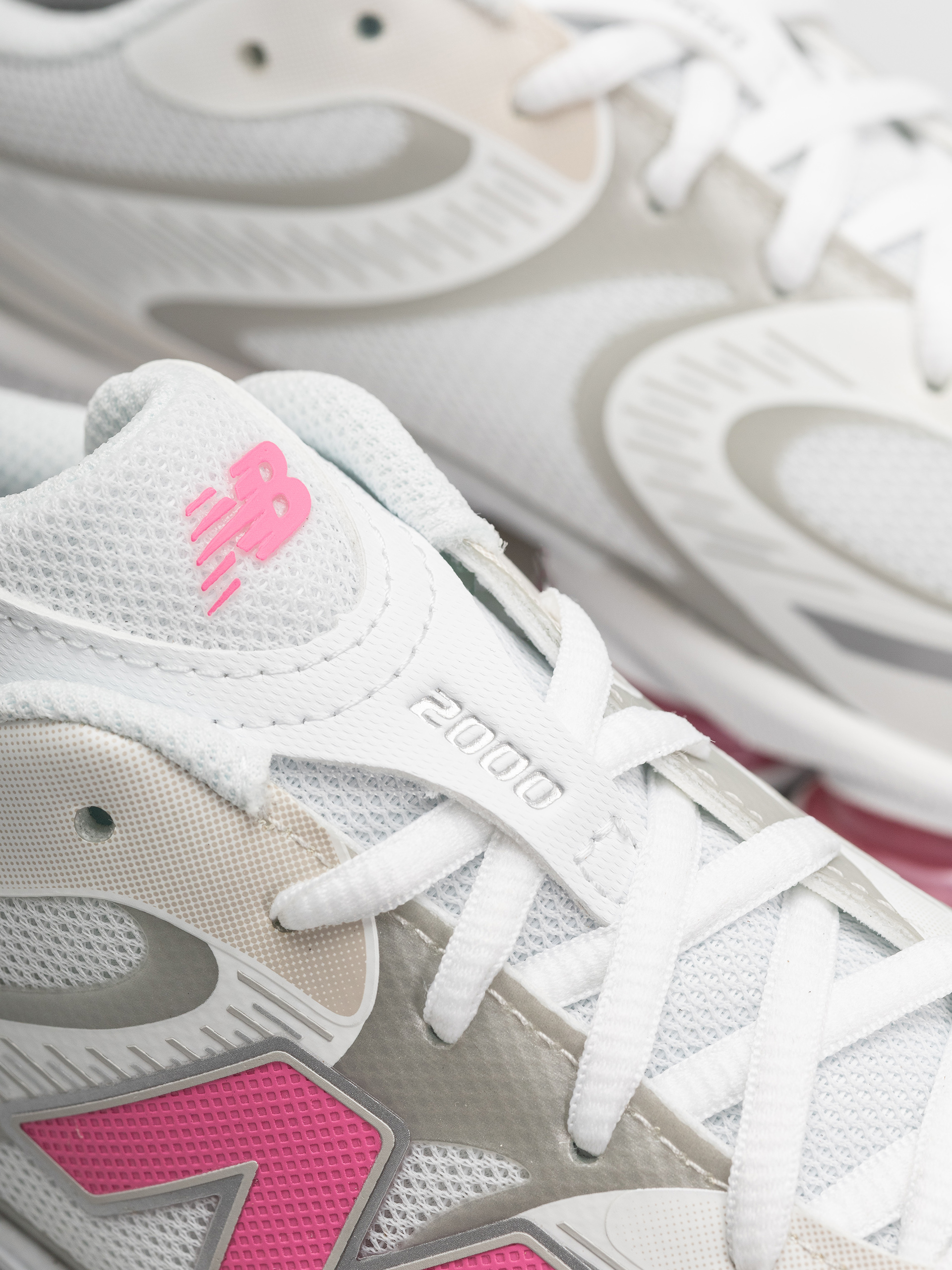 Boty New Balance 2000 (103 white/30% lighter pink heat)