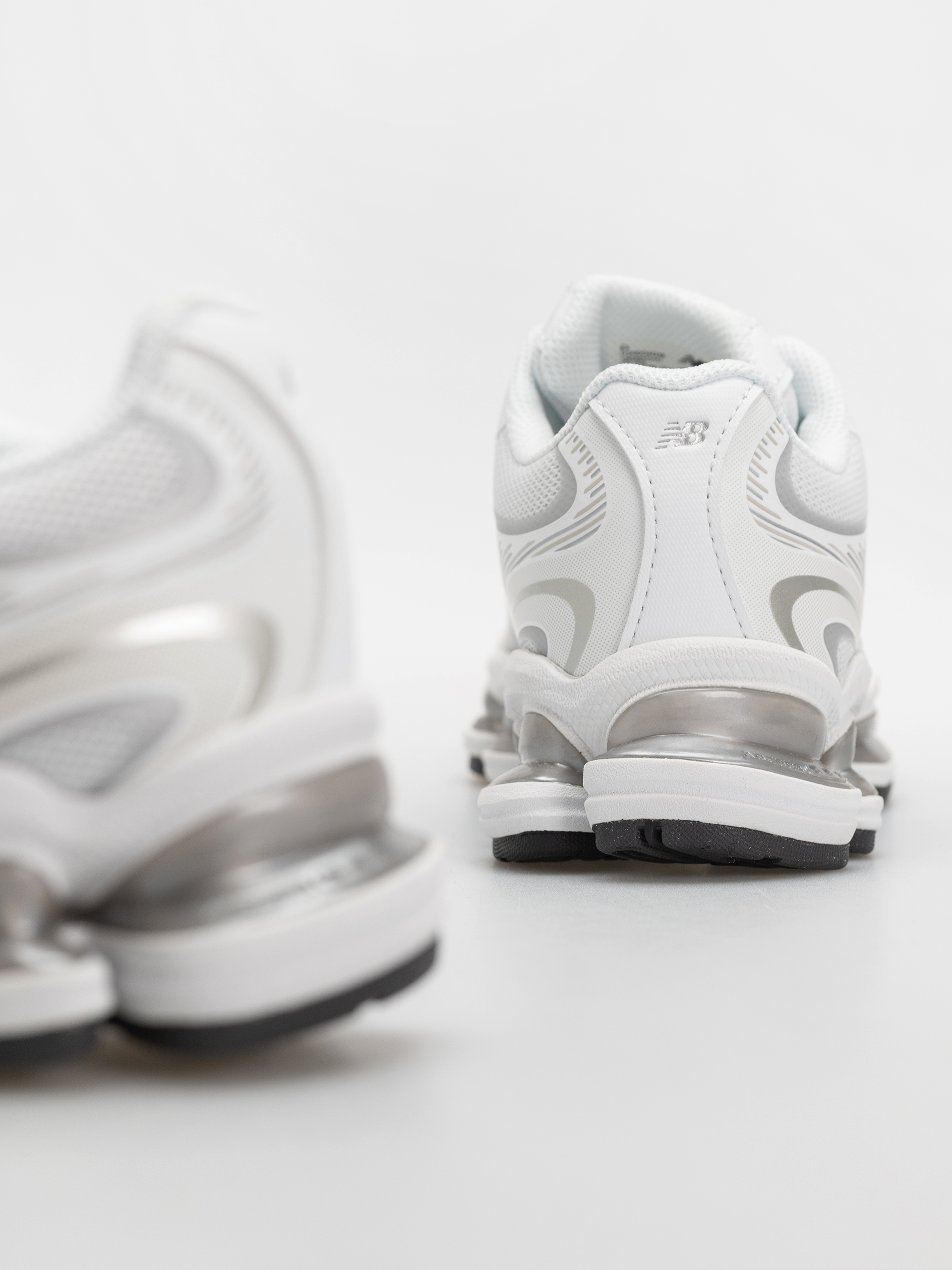 Boty New Balance 2000 (103 white/silver metallic)