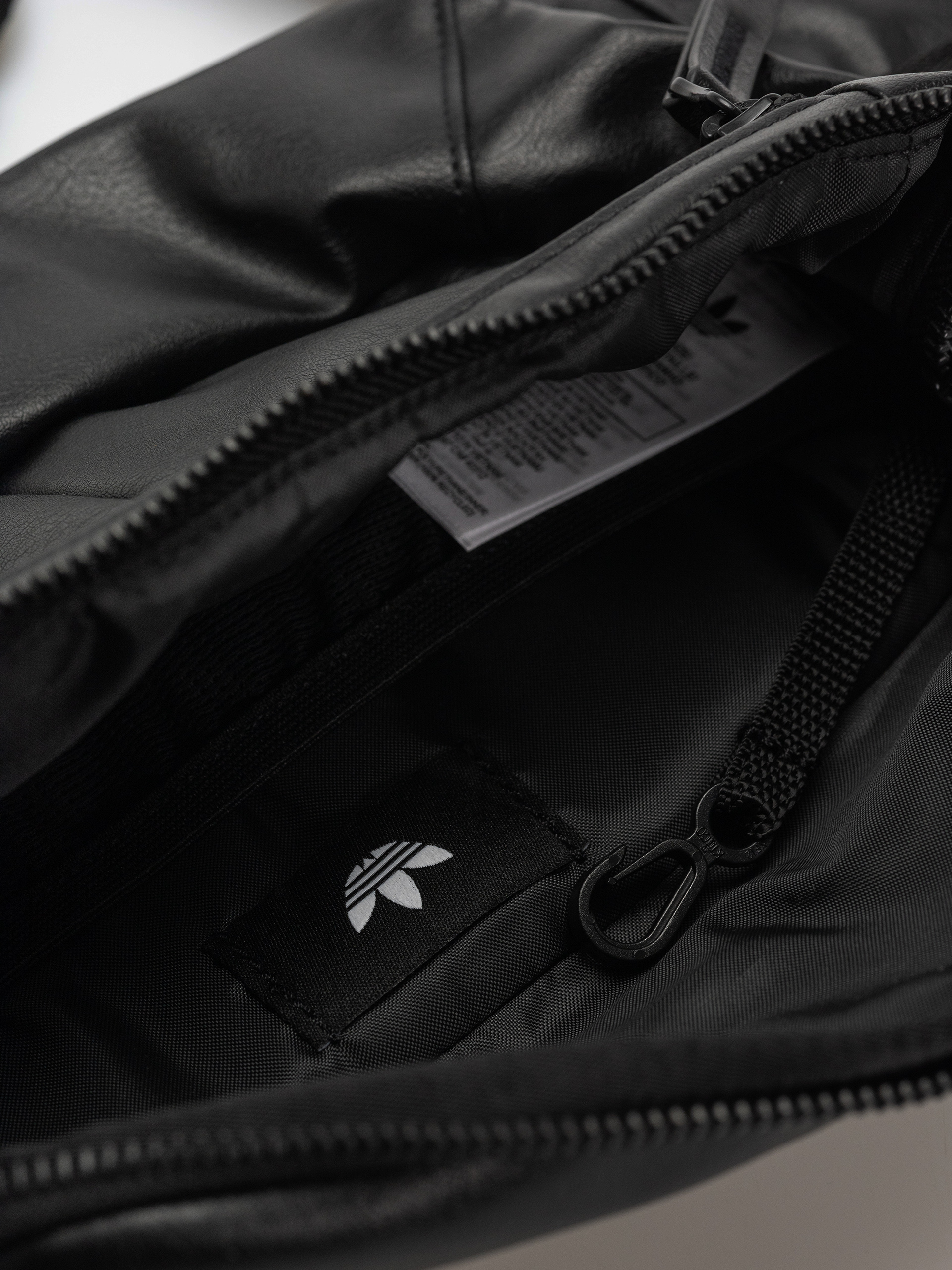 Ledvinka adidas Skate Vl Cr Bdy (black)