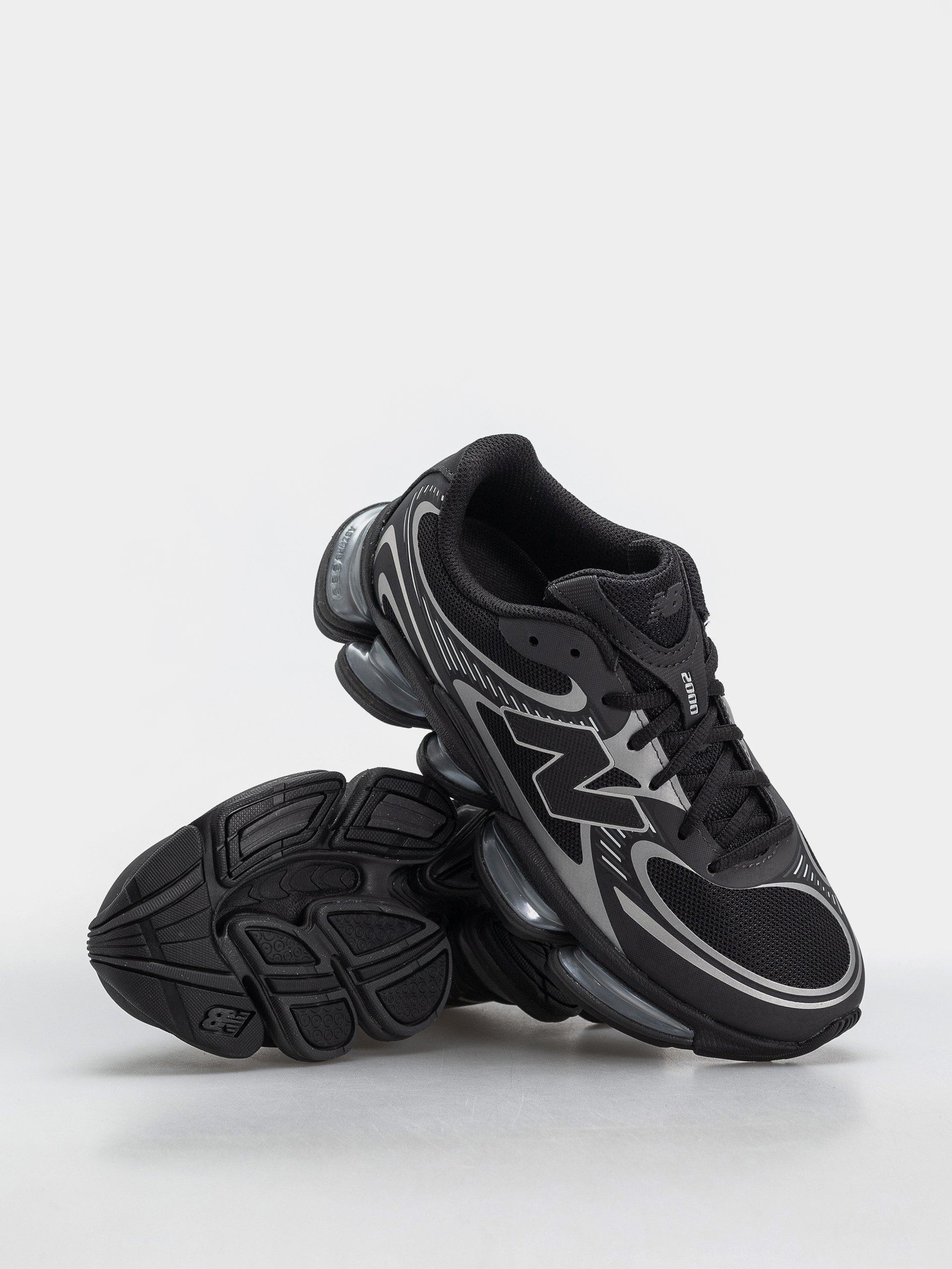 Boty New Balance 2000 (black/silver metallic)