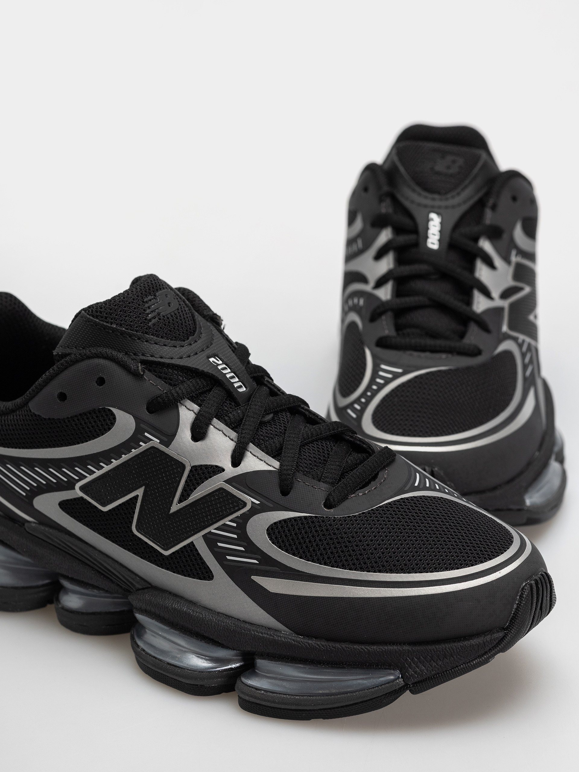 Boty New Balance 2000 (black/silver metallic)