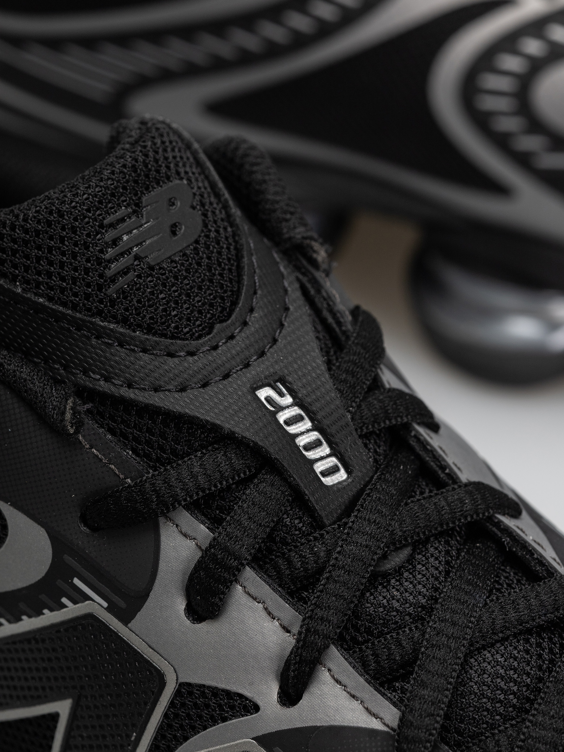 Boty New Balance 2000 (black/silver metallic)