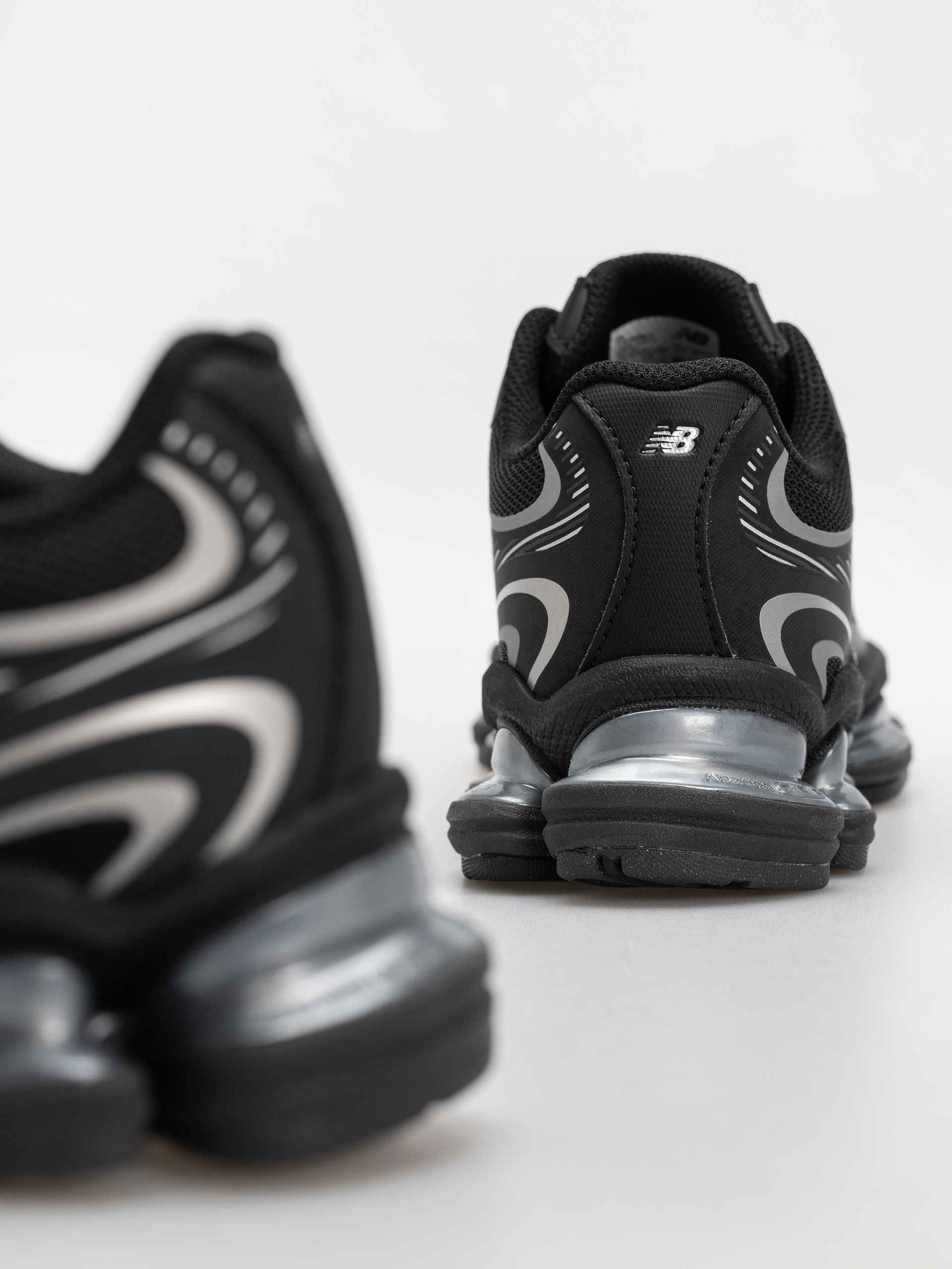 Boty New Balance 2000 (black/silver metallic)