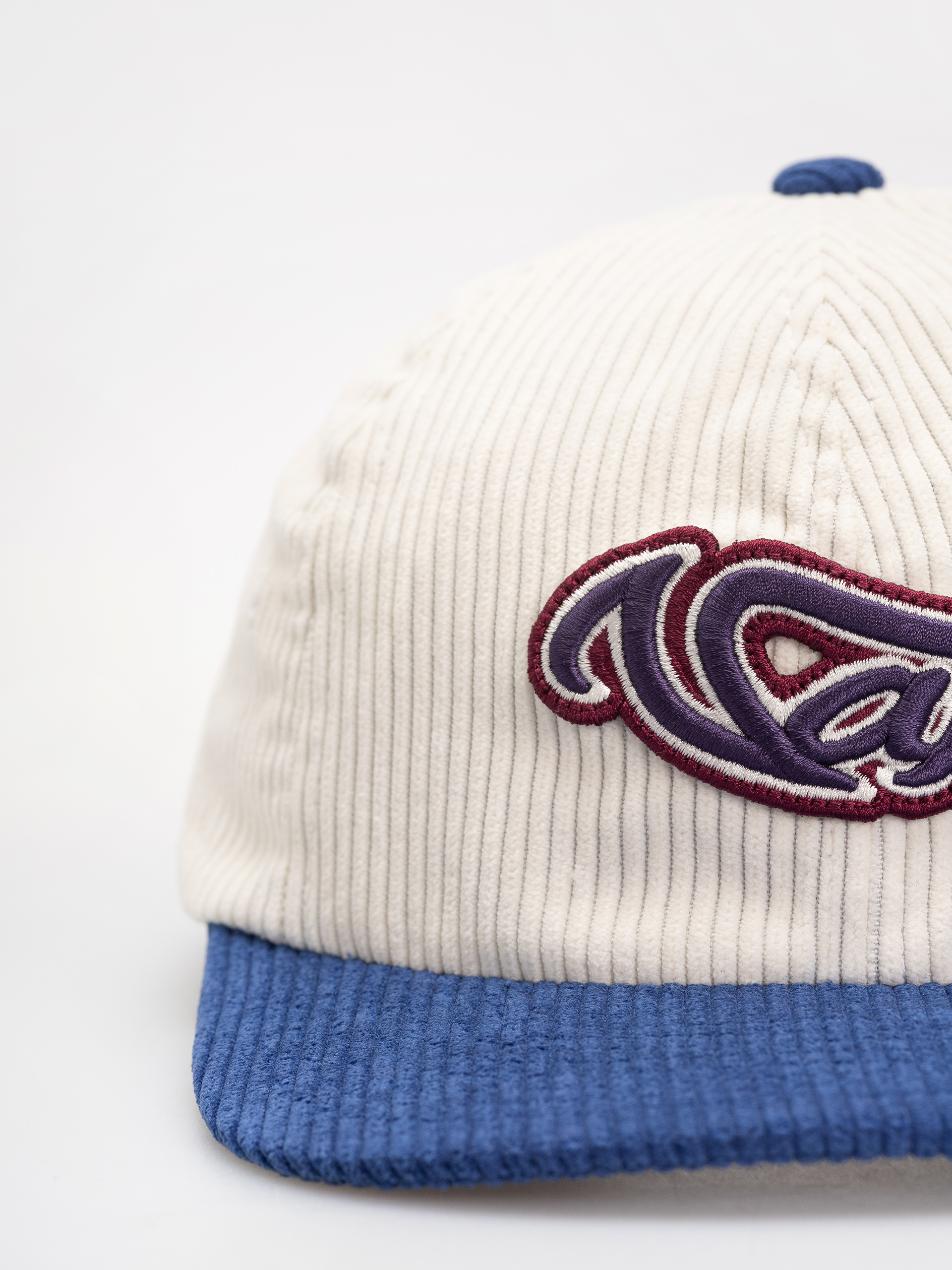 Kšiltovka  Vans Wavy Script Jockey (trbl)