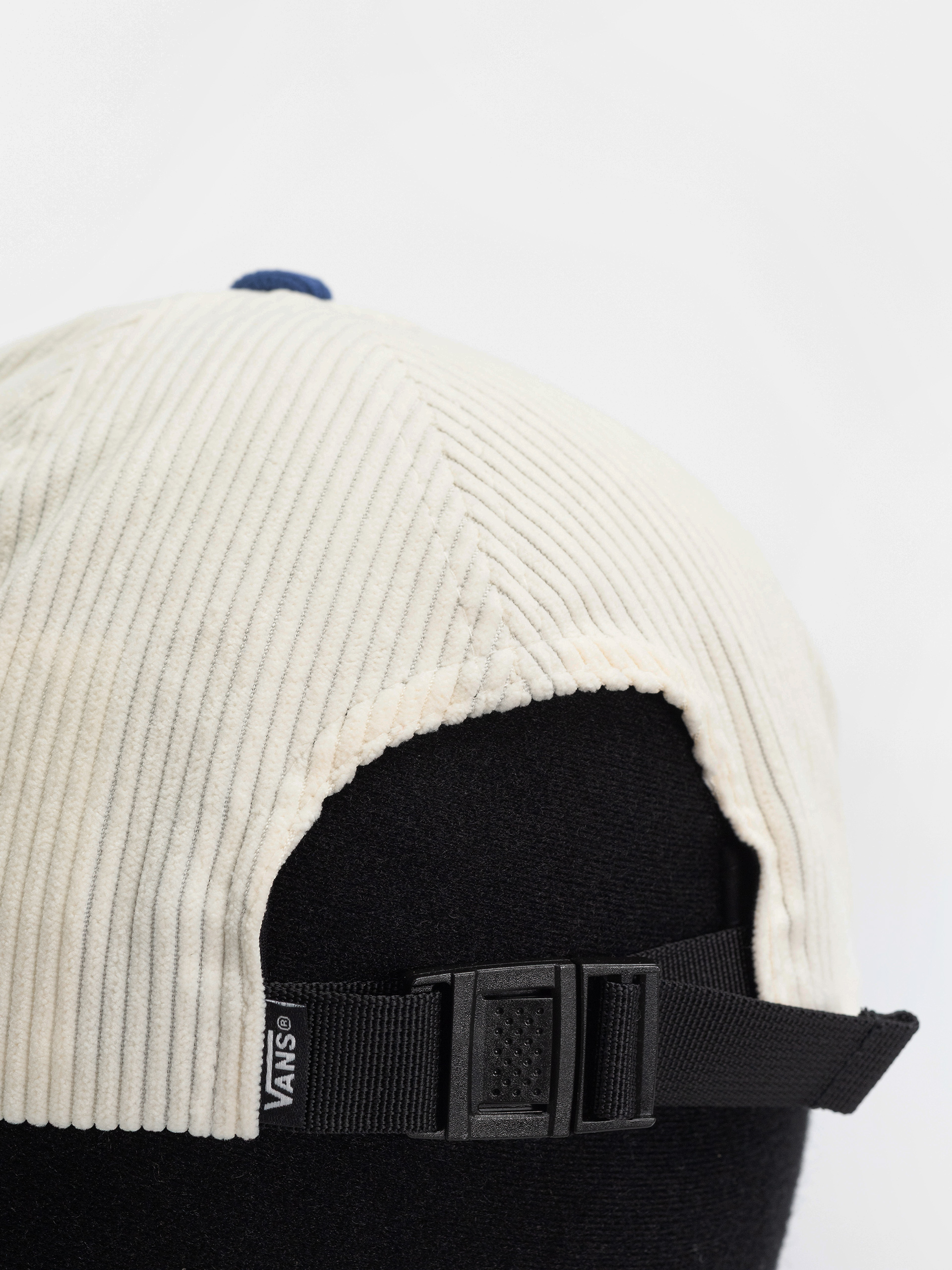 Kšiltovka  Vans Wavy Script Jockey (trbl)