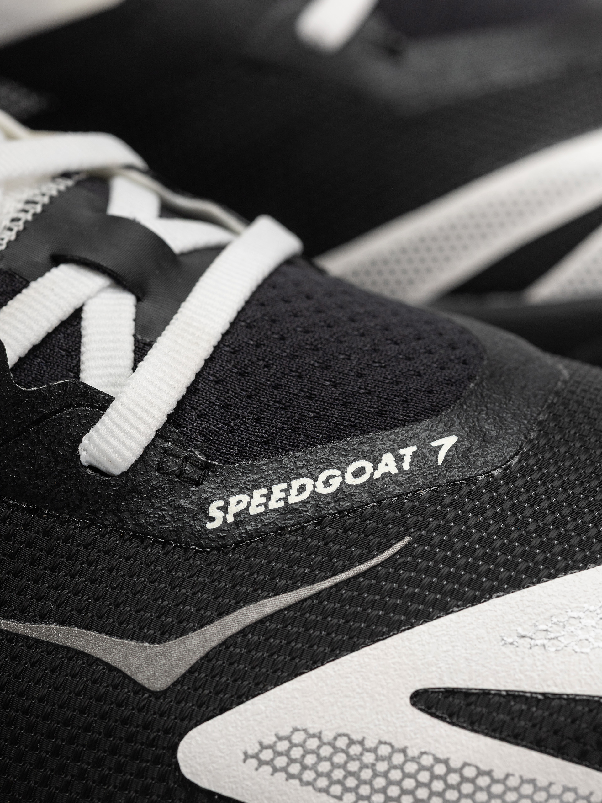 Boty Hoka Speedgoat 7 (black/white)