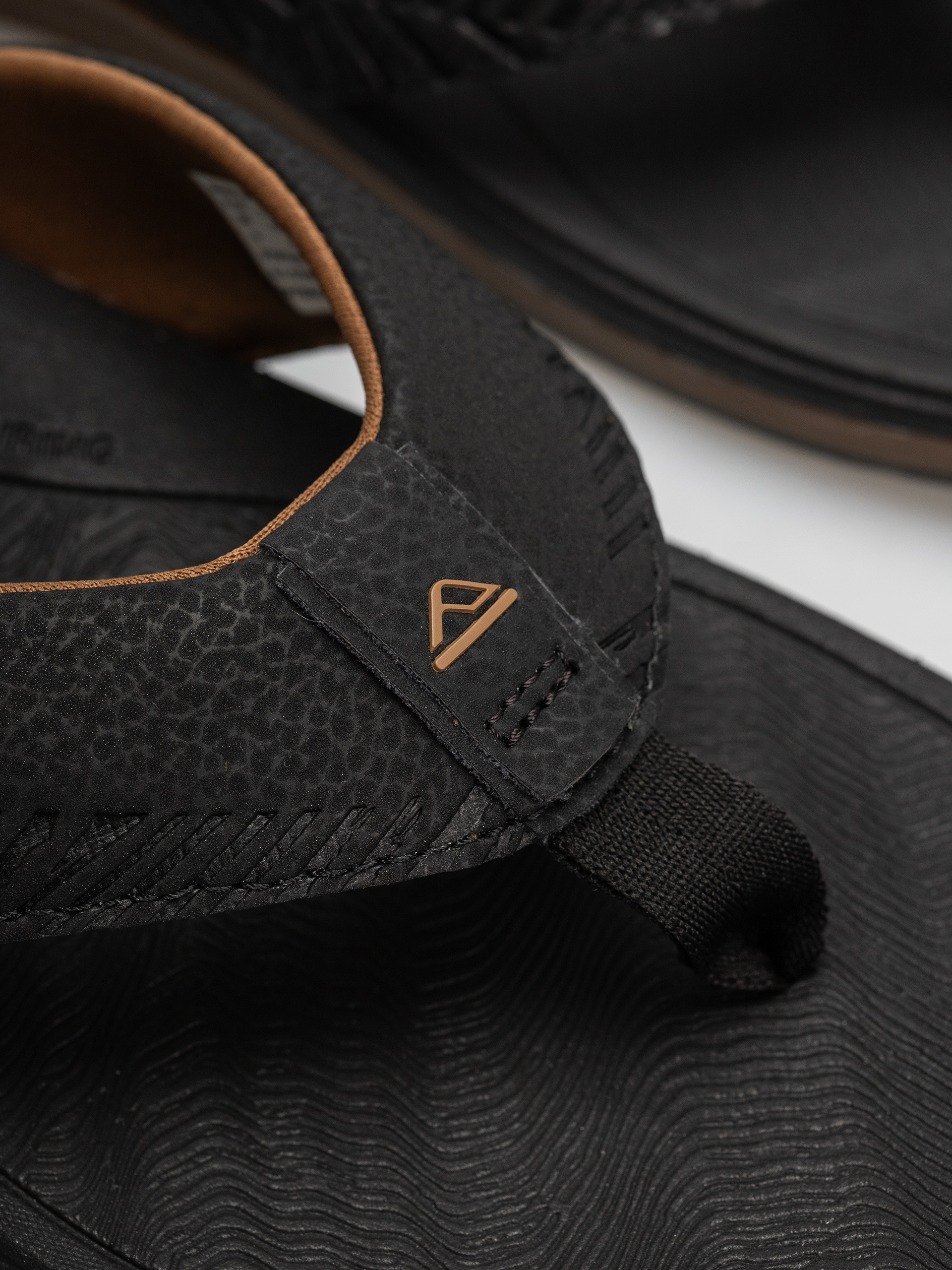 Plážovky Reef Offshore (black/gum)