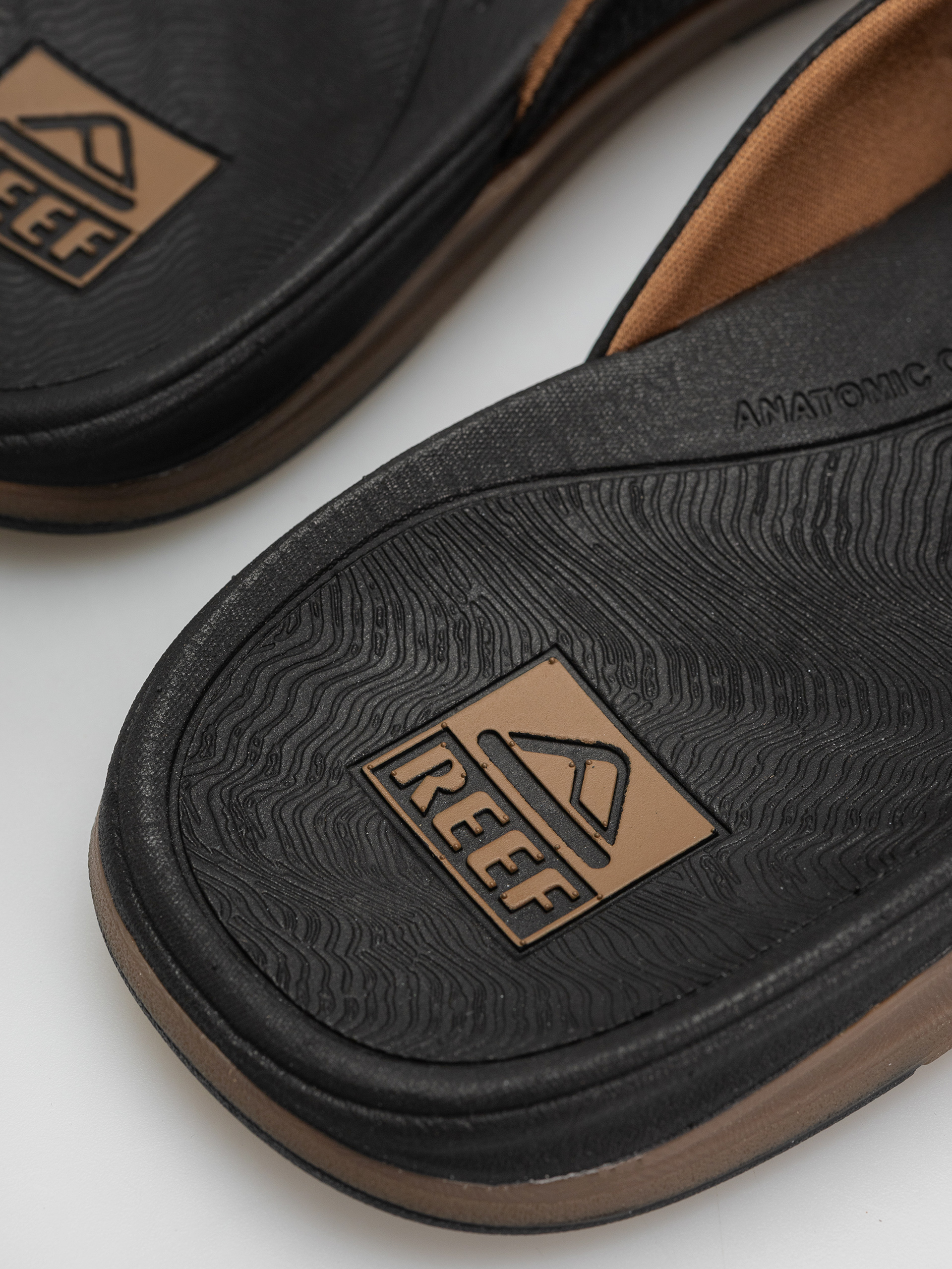 Plážovky Reef Offshore (black/gum)