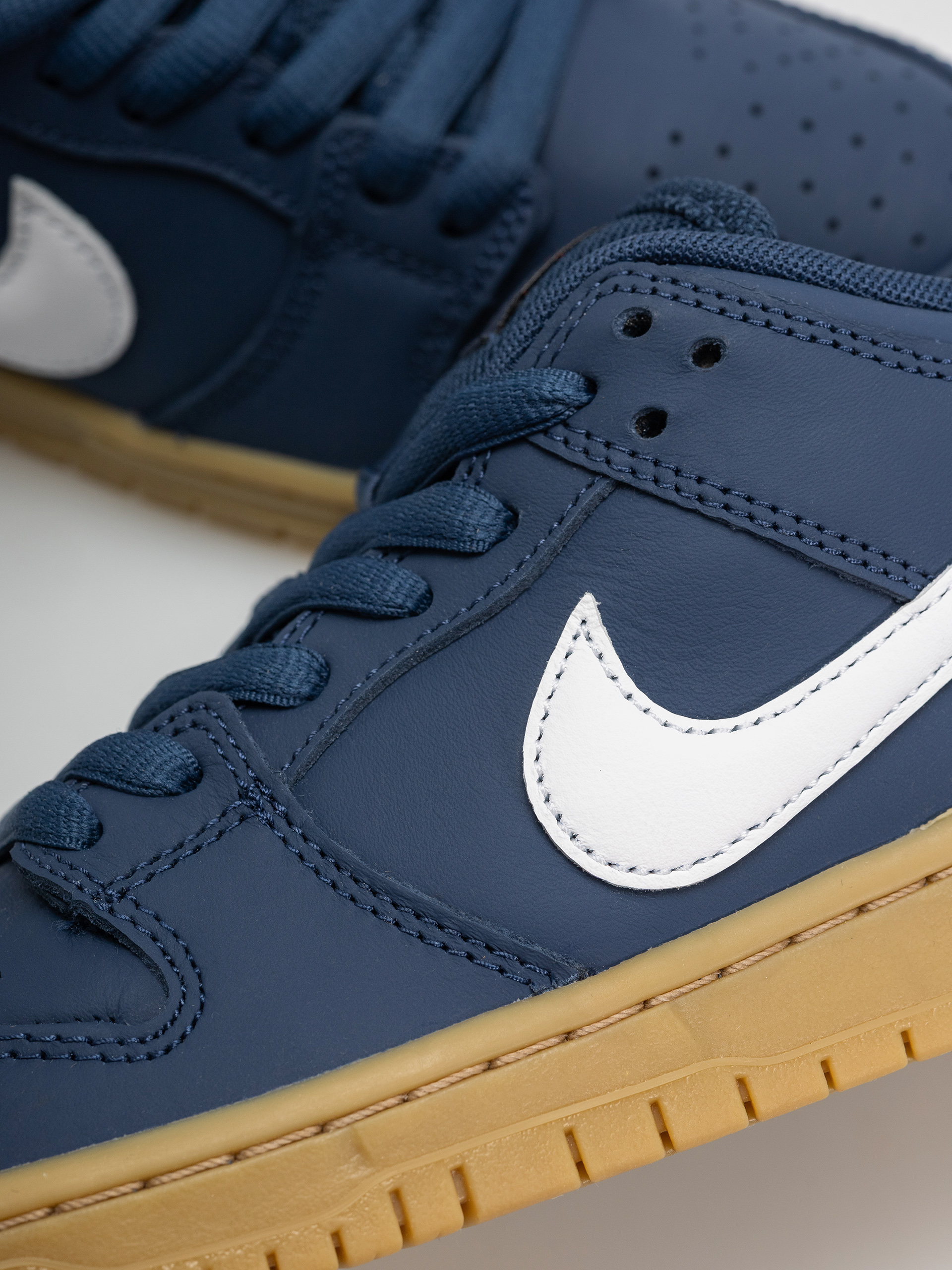 Boty Nike SB Dunk Low Pro (navy/white navy gum light brown)