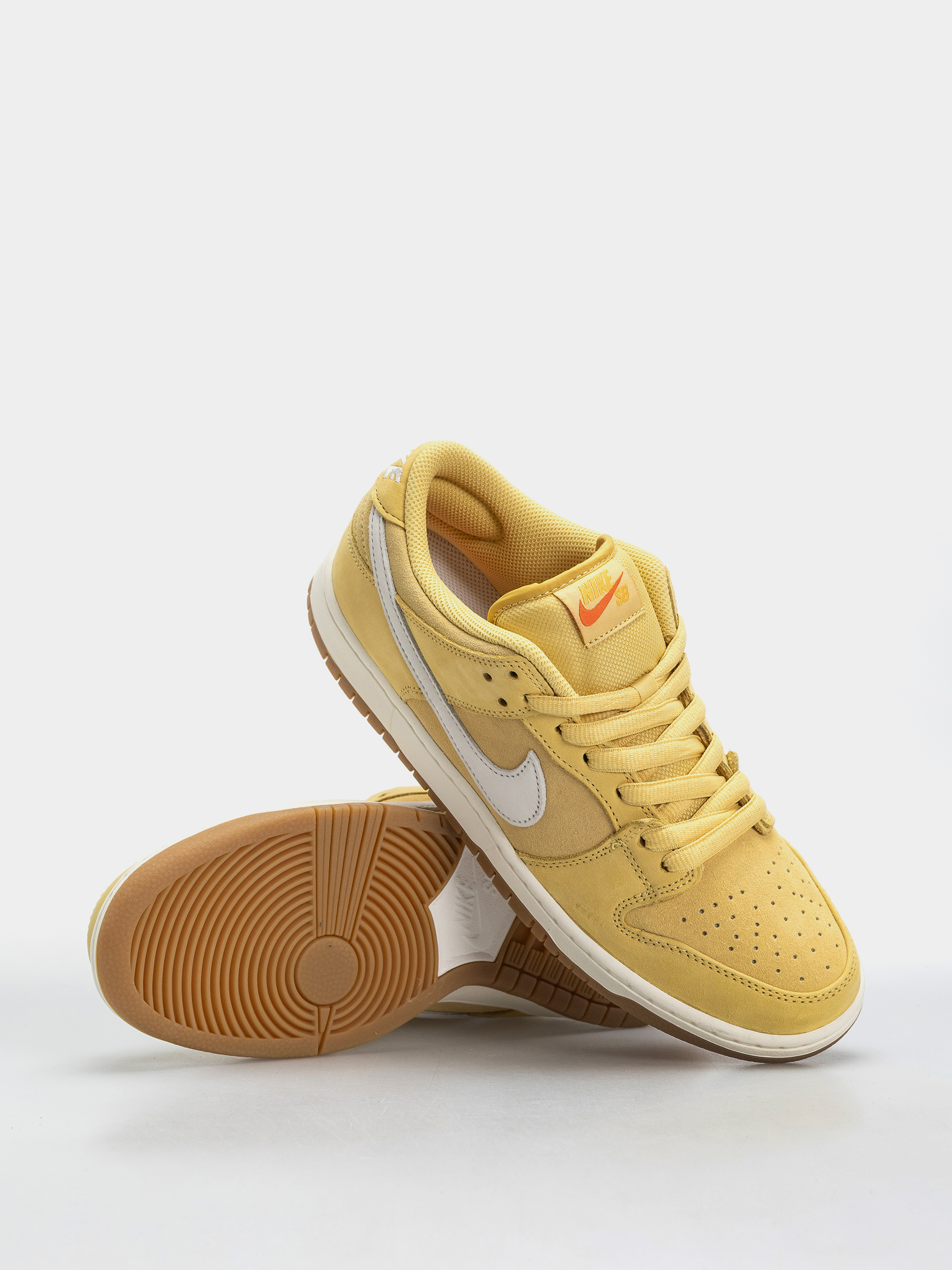 Boty Nike SB Dunk Low Pro (saturn gold/sail saturn gold solar flare)
