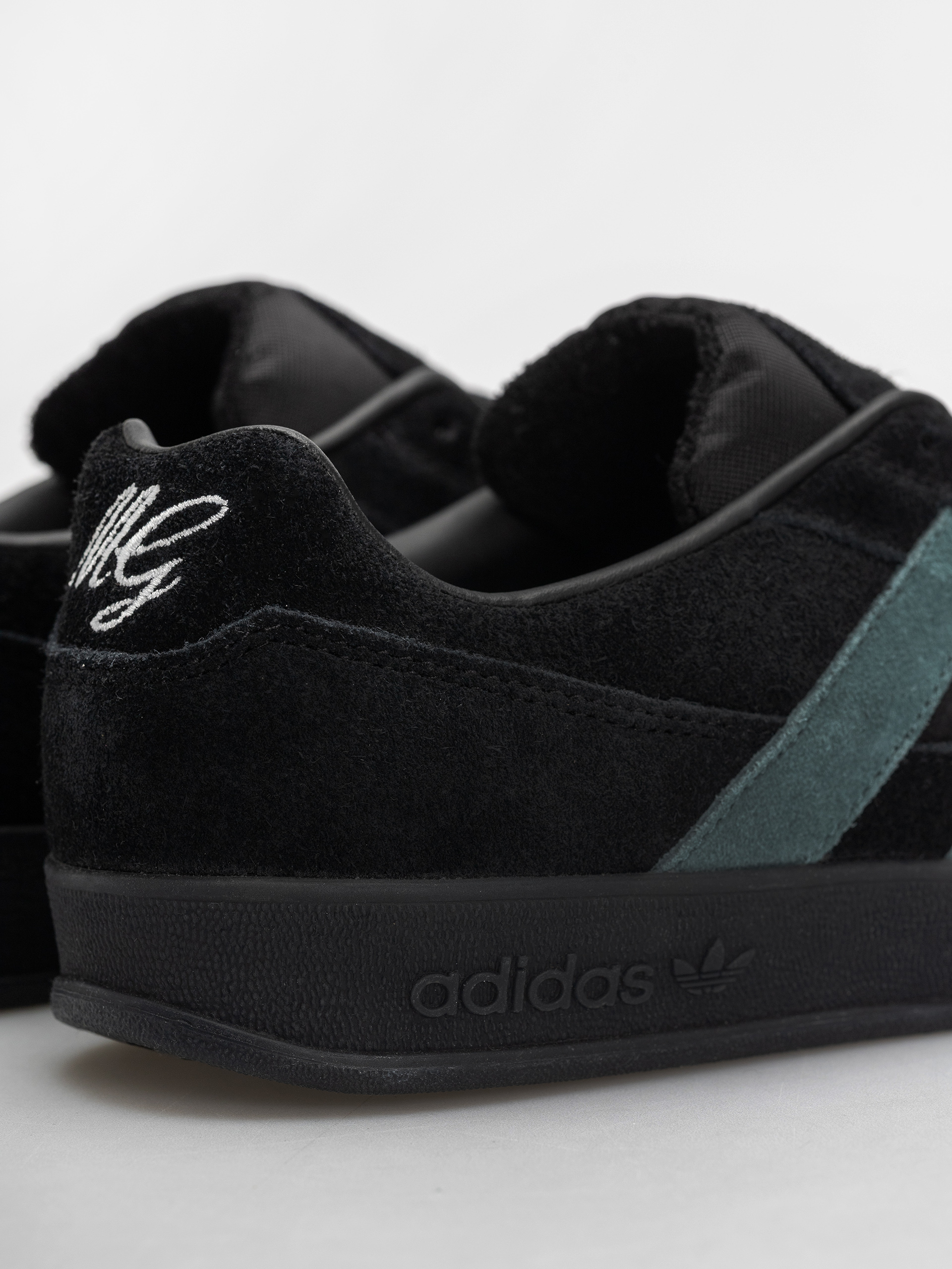 Boty adidas Aloha Super (cblack/pretea/ftwwht)