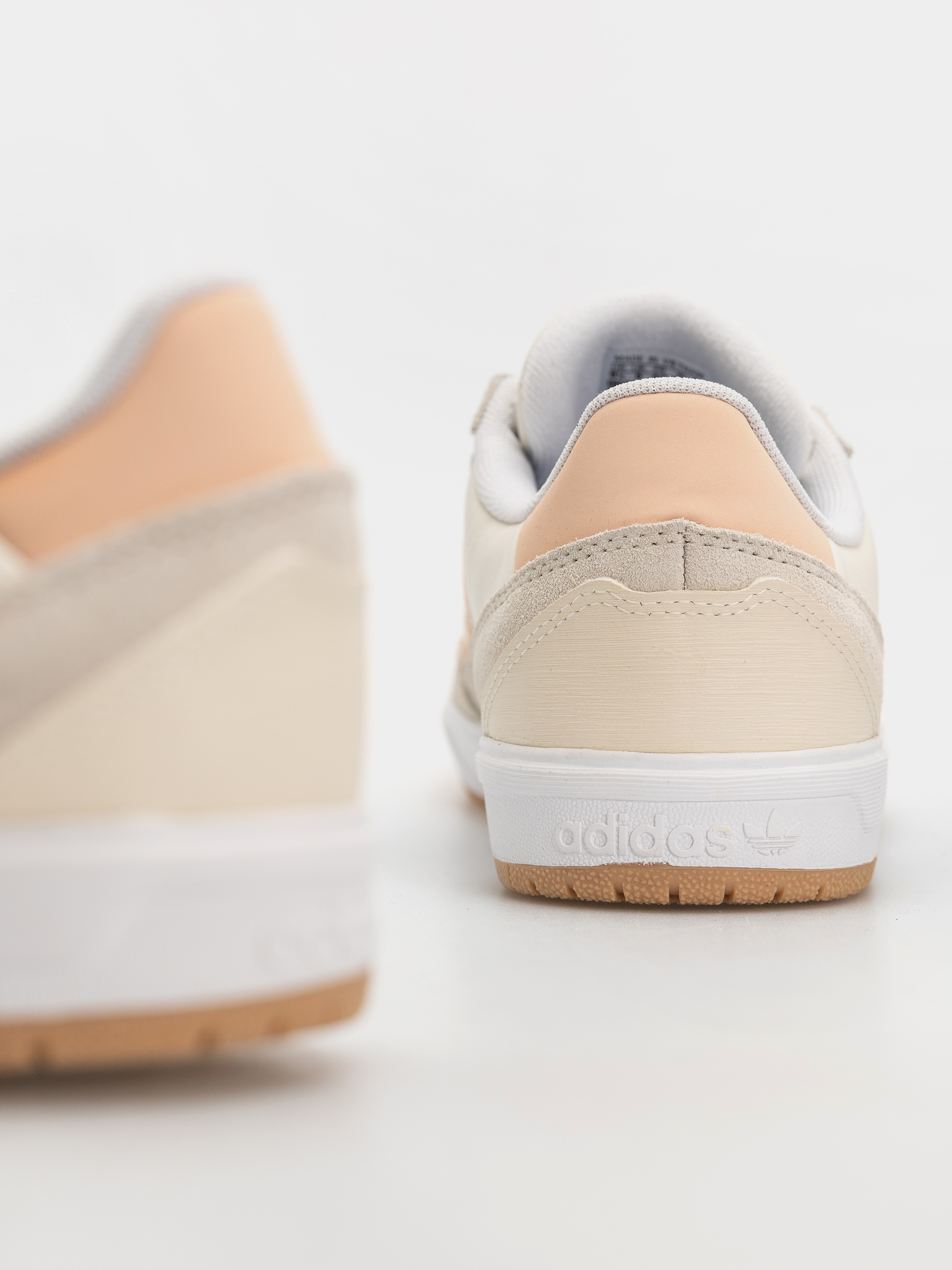 Boty adidas Tyshawn II (wonwhi/powcor/owhite)