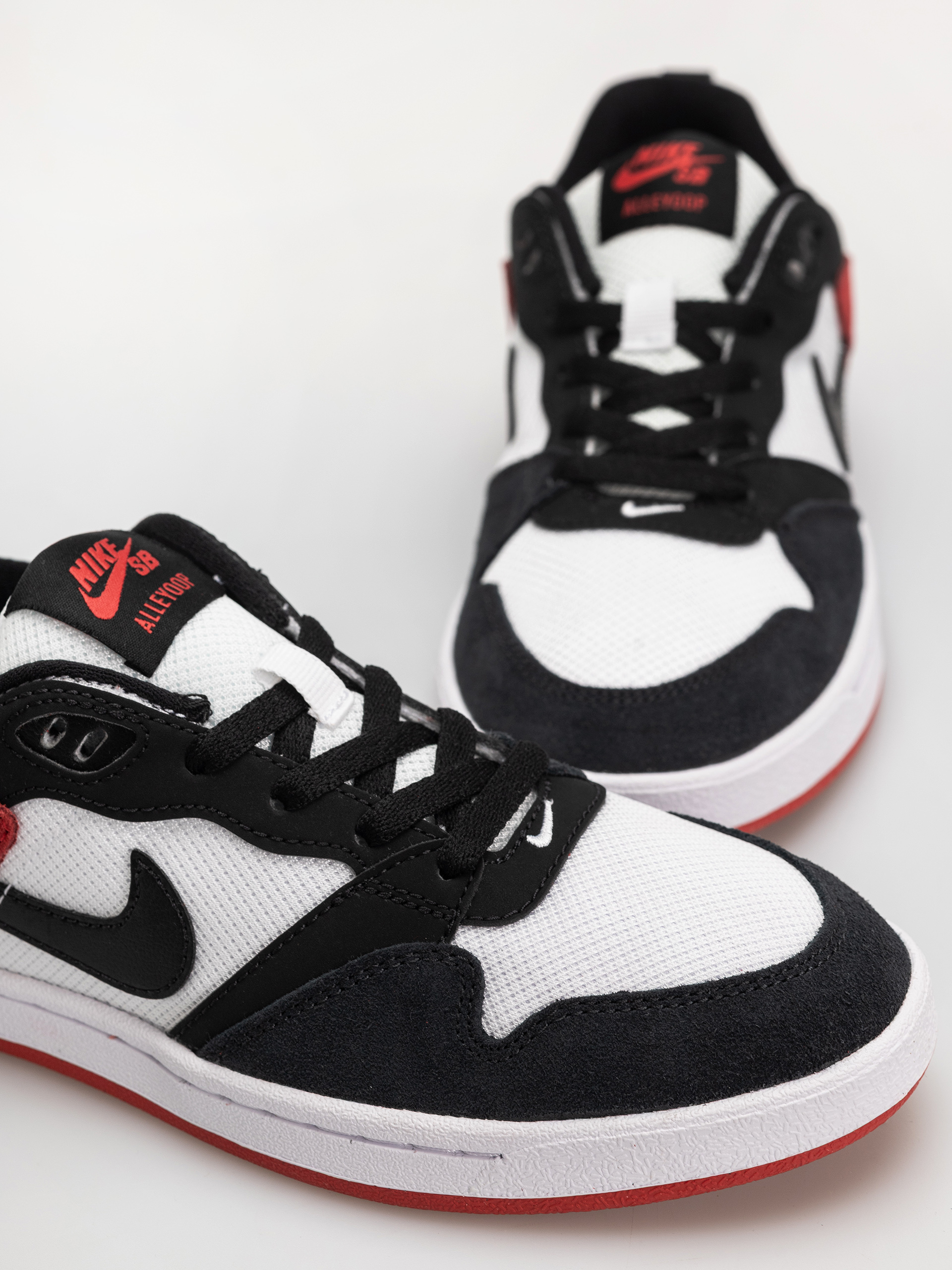 Boty Nike SB Alleyoop JR (white/black university red white)