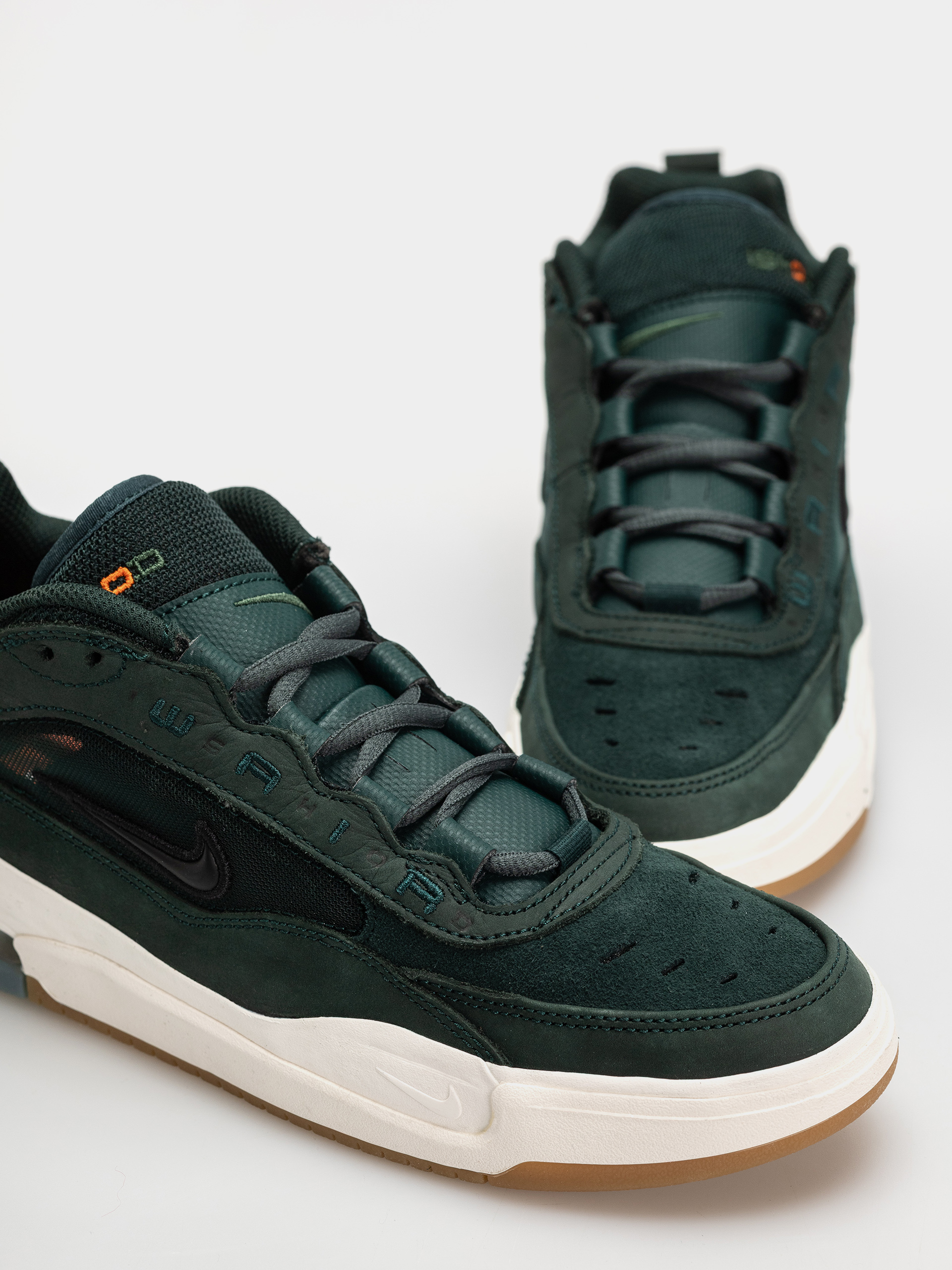Boty Nike SB Air Max Ishod Iso (deep fir/black fir sail)