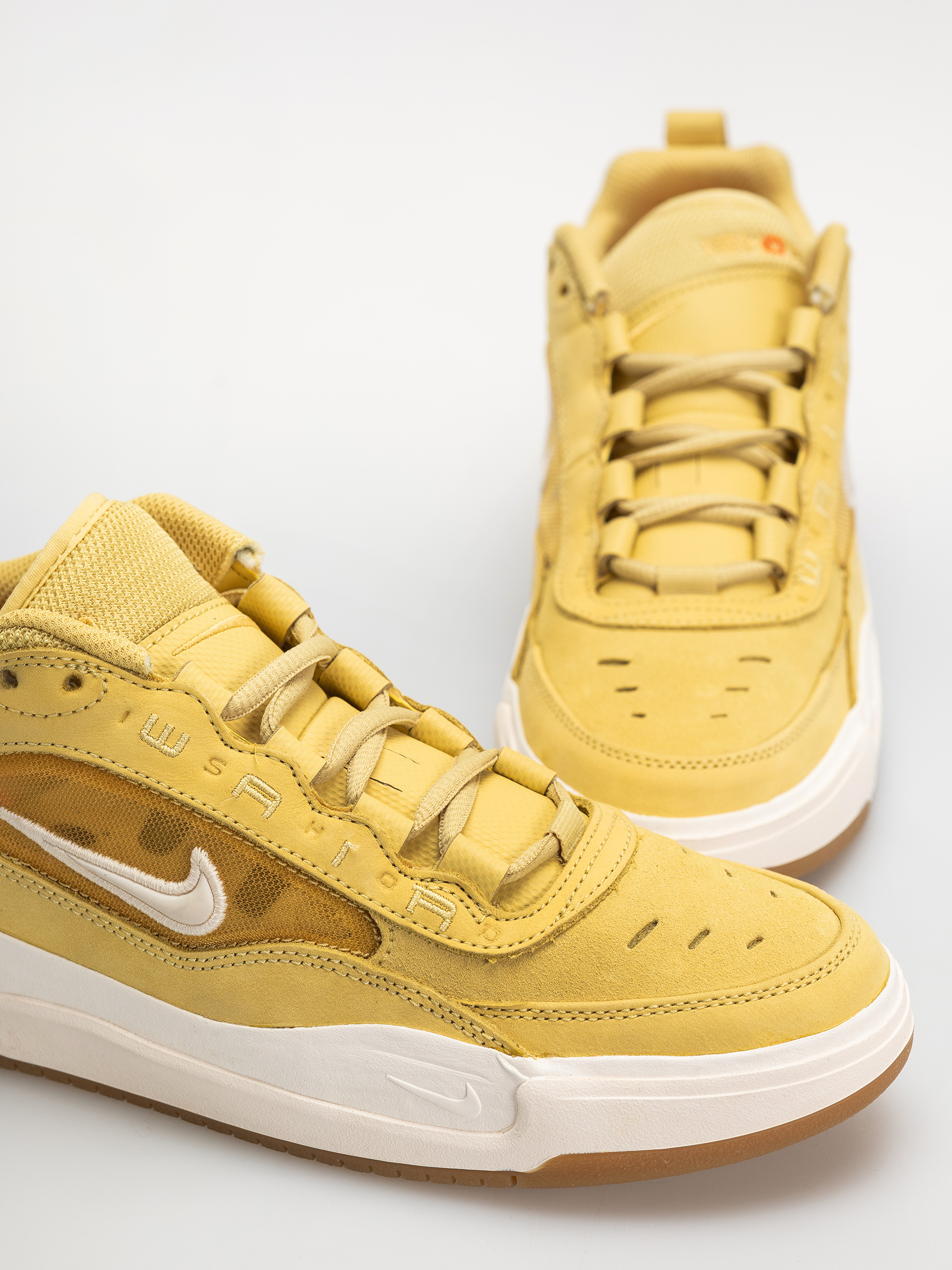 Boty Nike SB Air Max Ishod Iso (saturn gold/sail saturn gold solar flare)
