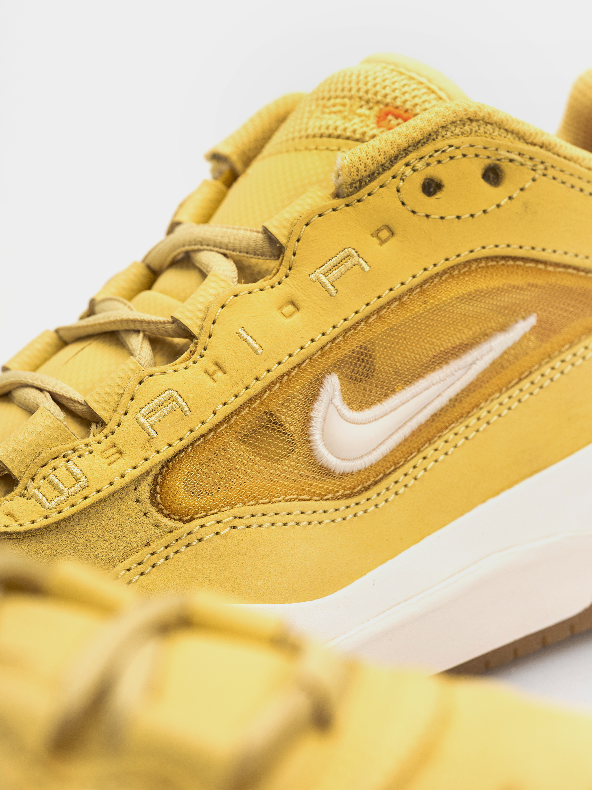 Boty Nike SB Air Max Ishod Iso (saturn gold/sail saturn gold solar flare)
