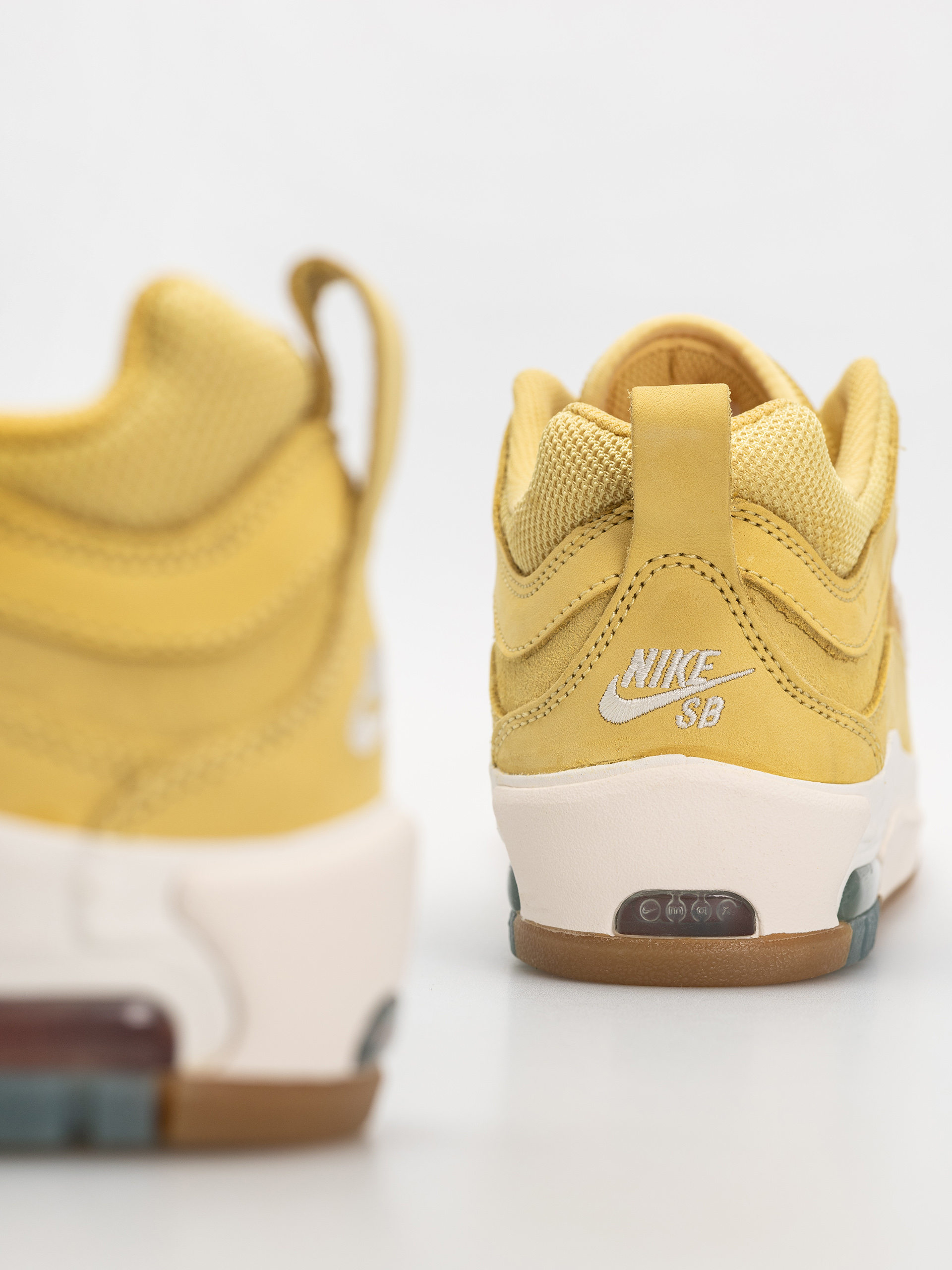 Boty Nike SB Air Max Ishod Iso (saturn gold/sail saturn gold solar flare)