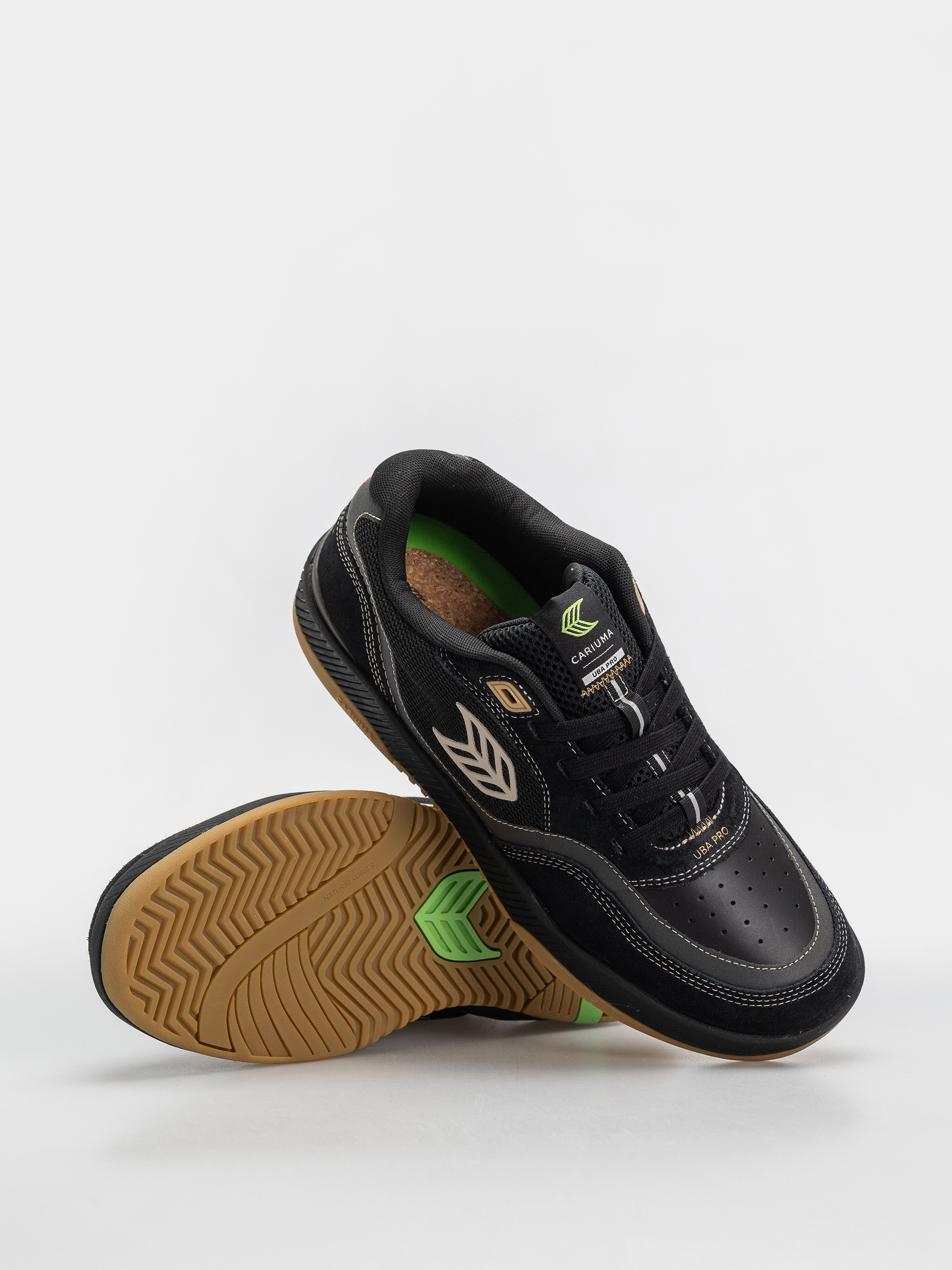 Boty Cariuma Uba Pro (black suede and mesh silver cloud logo)