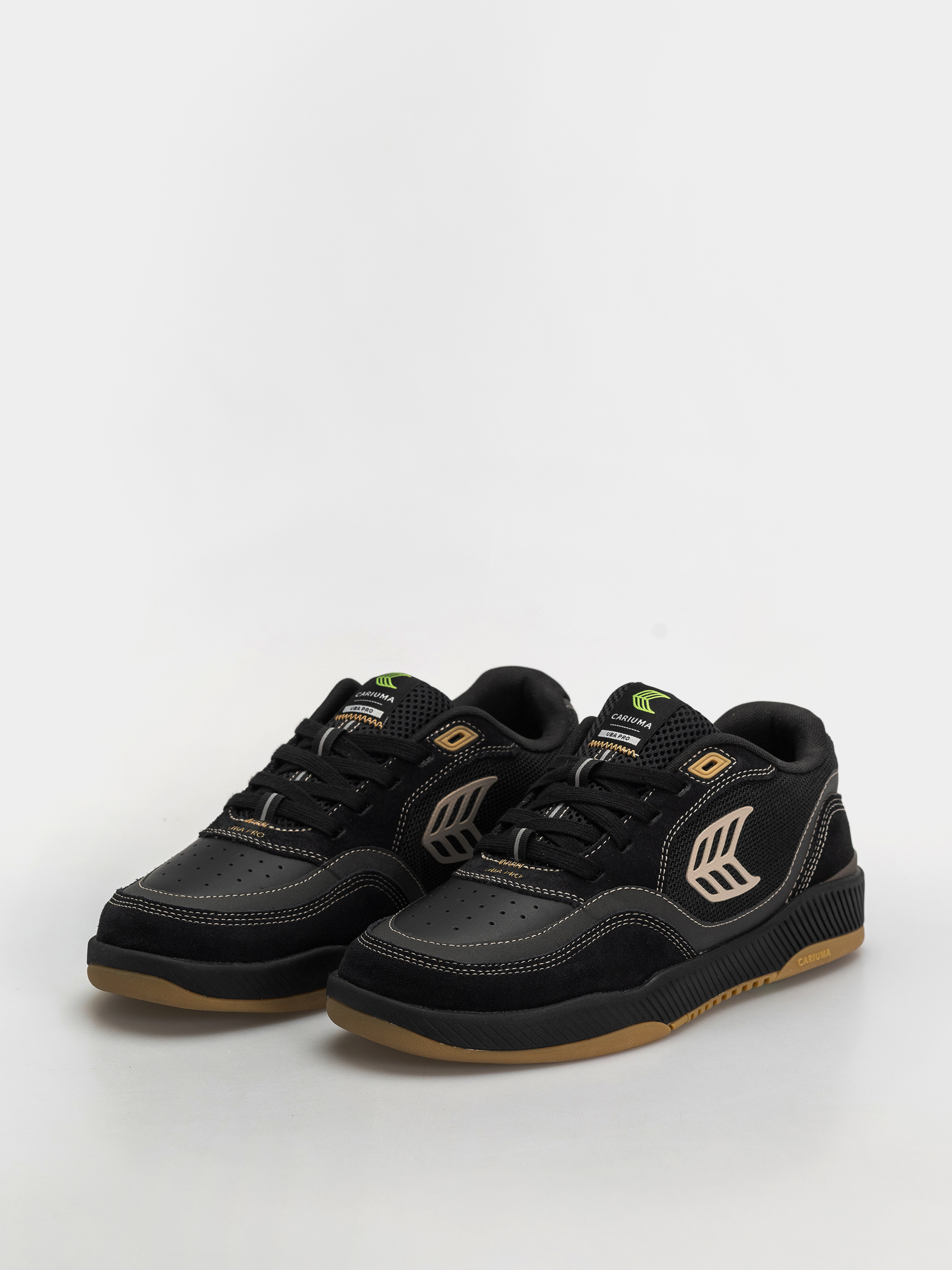Boty Cariuma Uba Pro (black suede and mesh silver cloud logo)