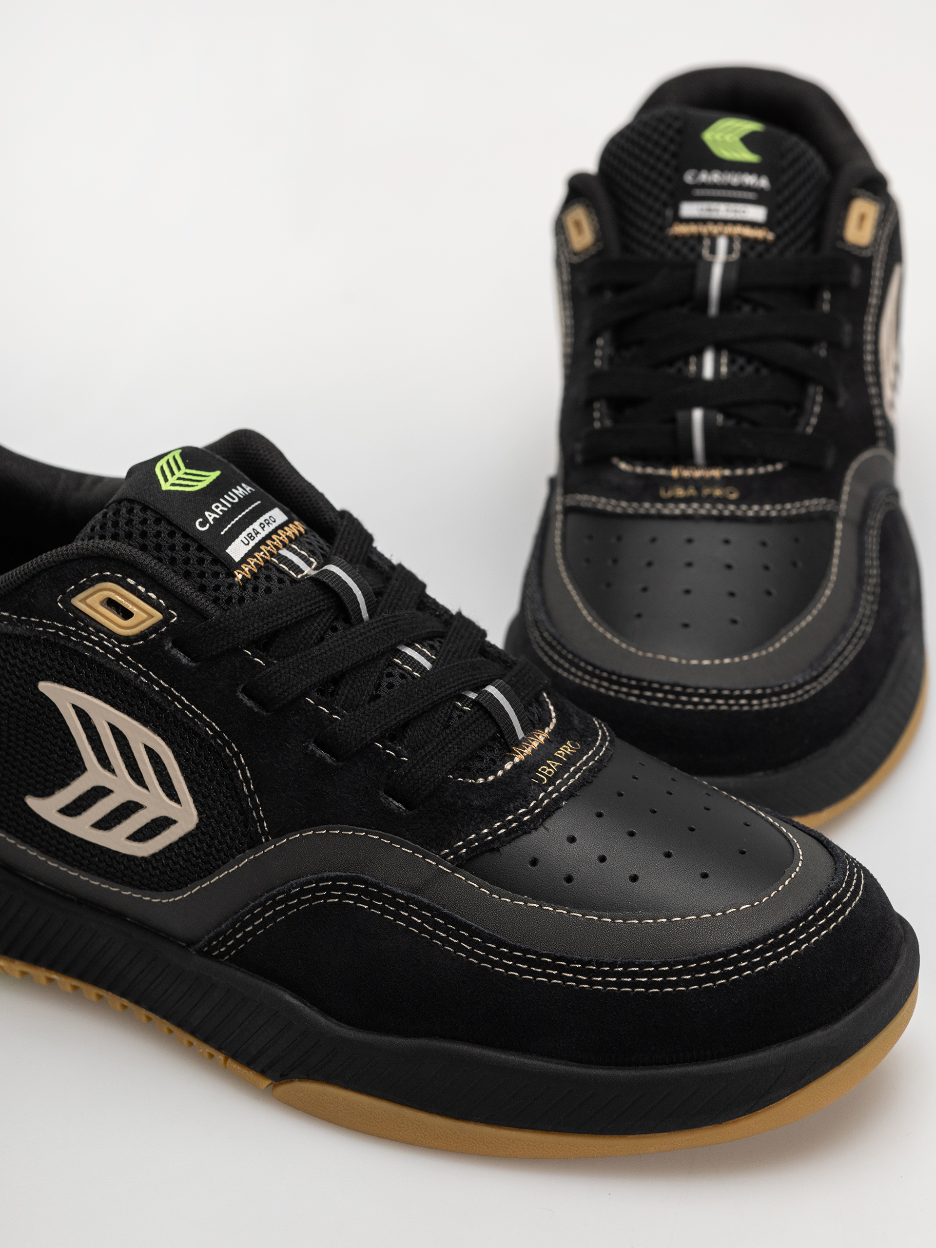 Boty Cariuma Uba Pro (black suede and mesh silver cloud logo)