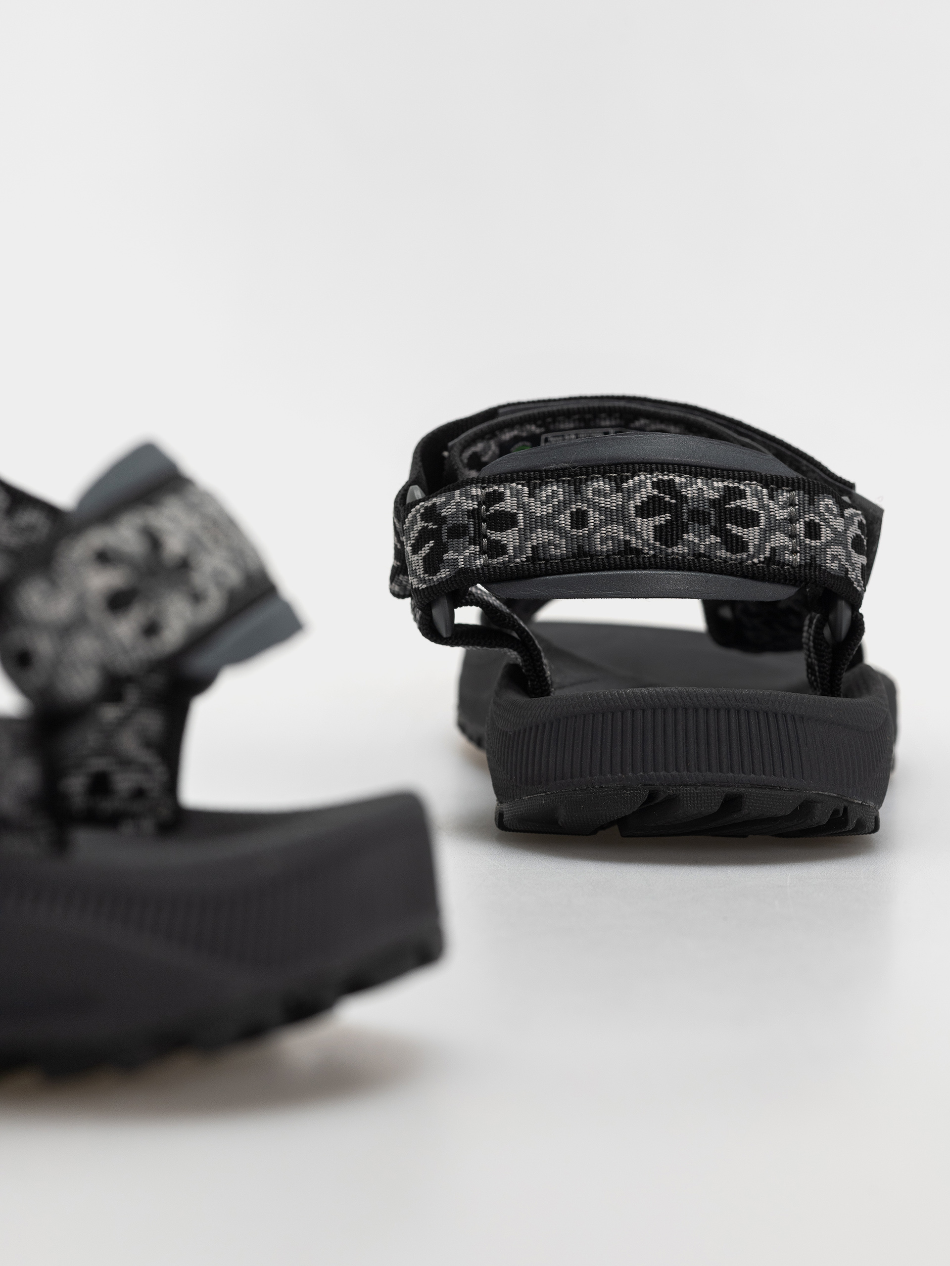 Sandaly Teva Winsted Wmn (archive floral black/grey)