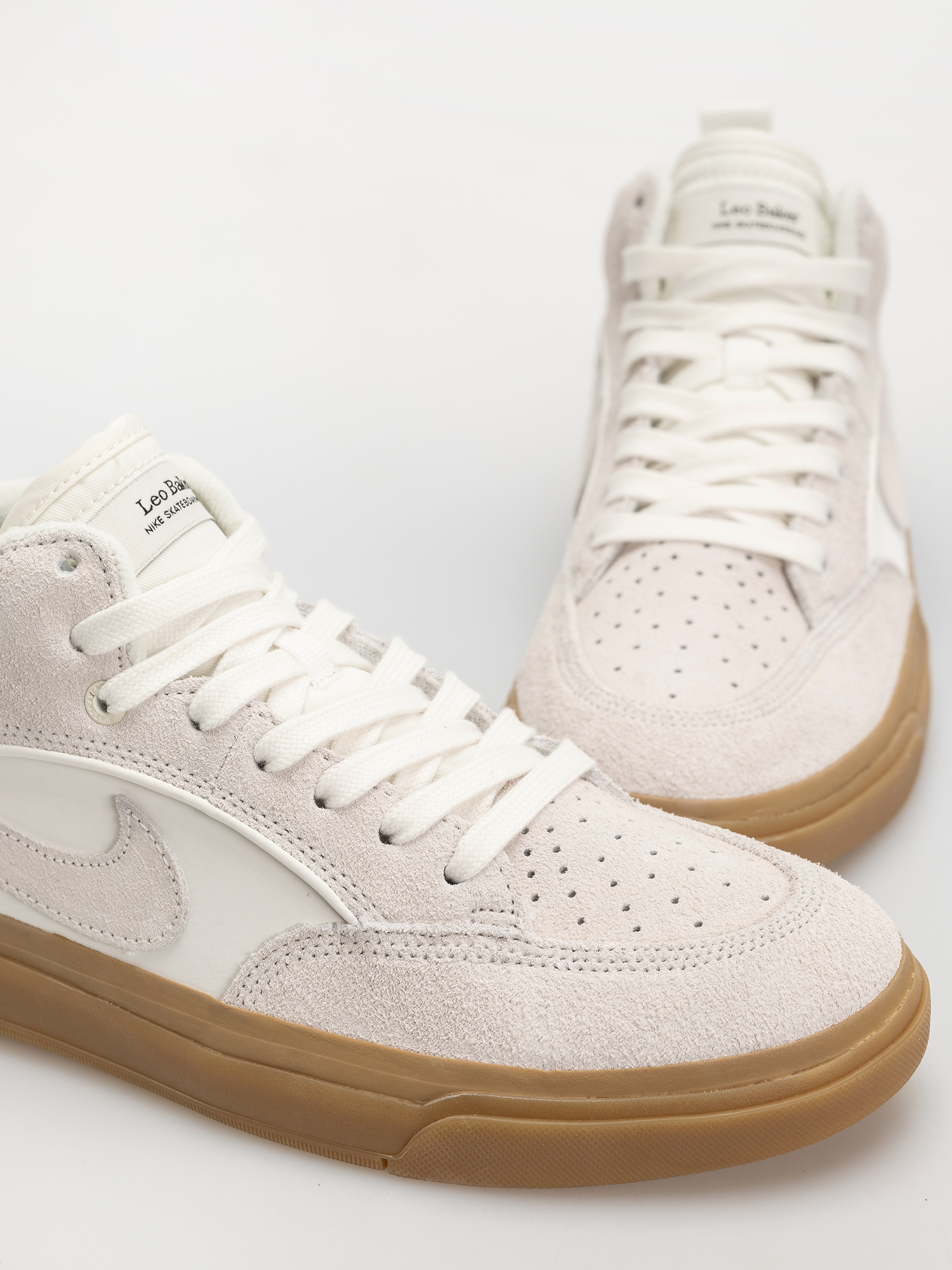 Boty Nike SB React Leo (sail/sail/sail/gum light brown)