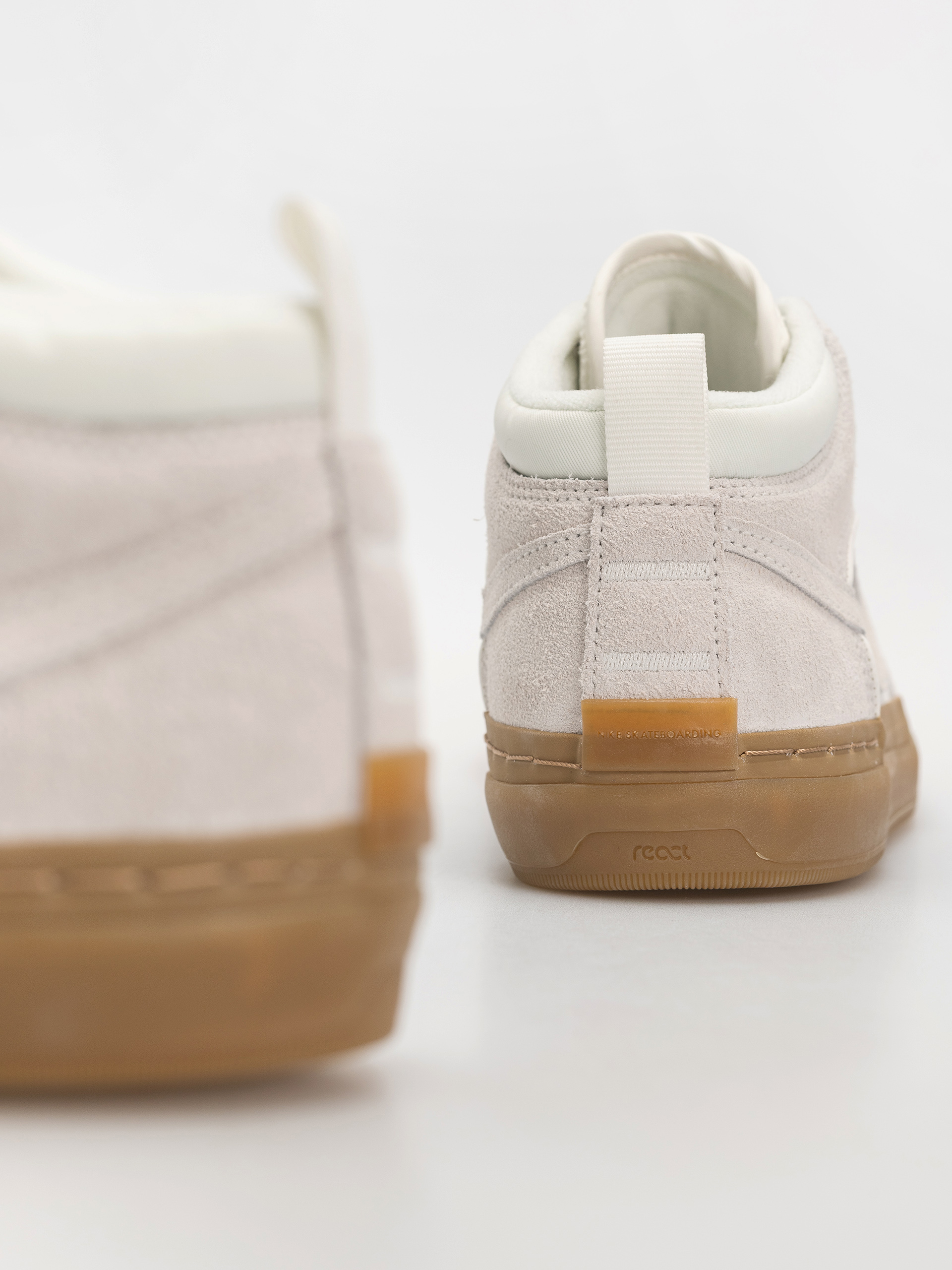 Boty Nike SB React Leo (sail/sail/sail/gum light brown)