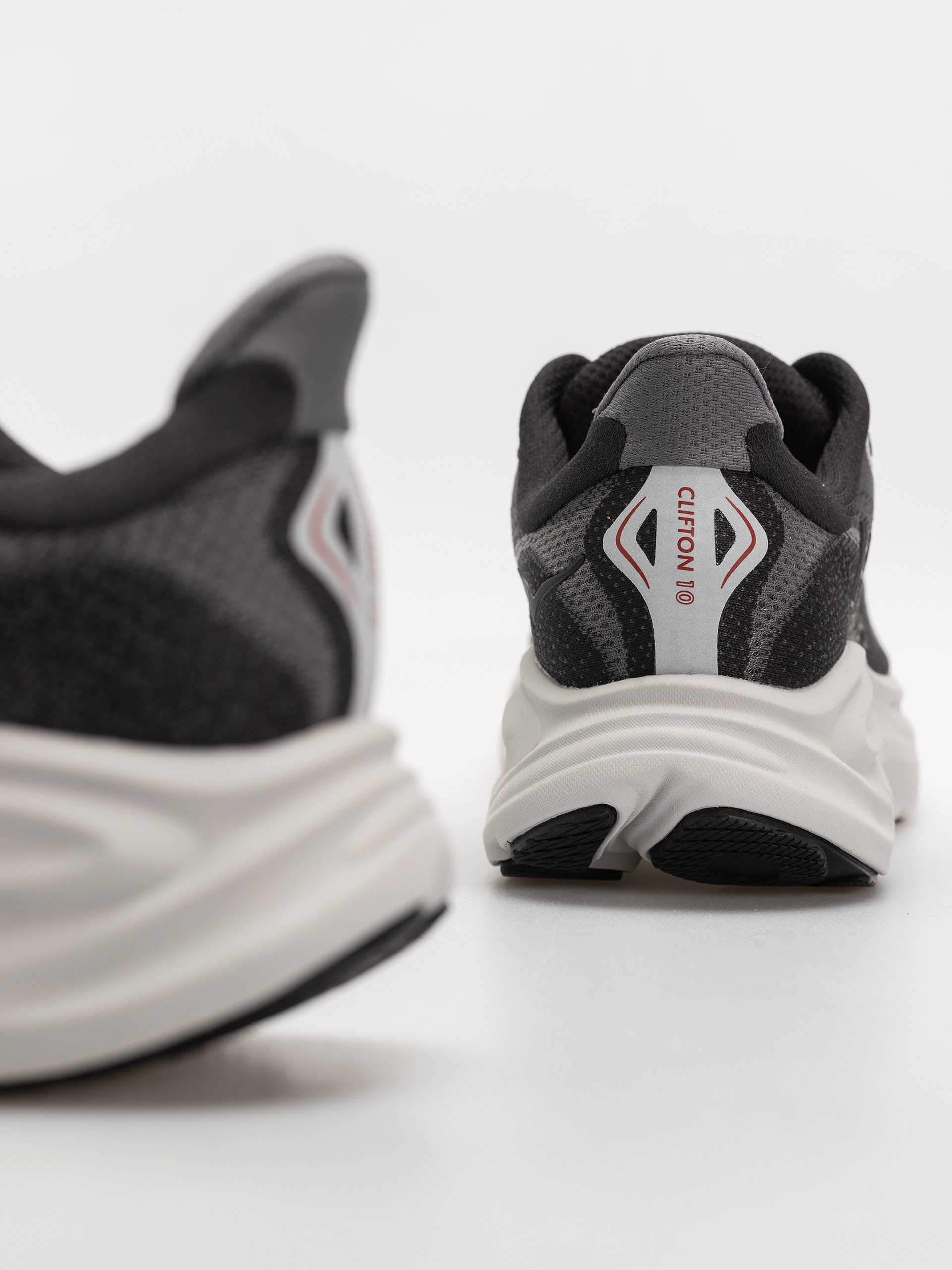 Boty Hoka Clifton 10 (carbon black/satellite grey)