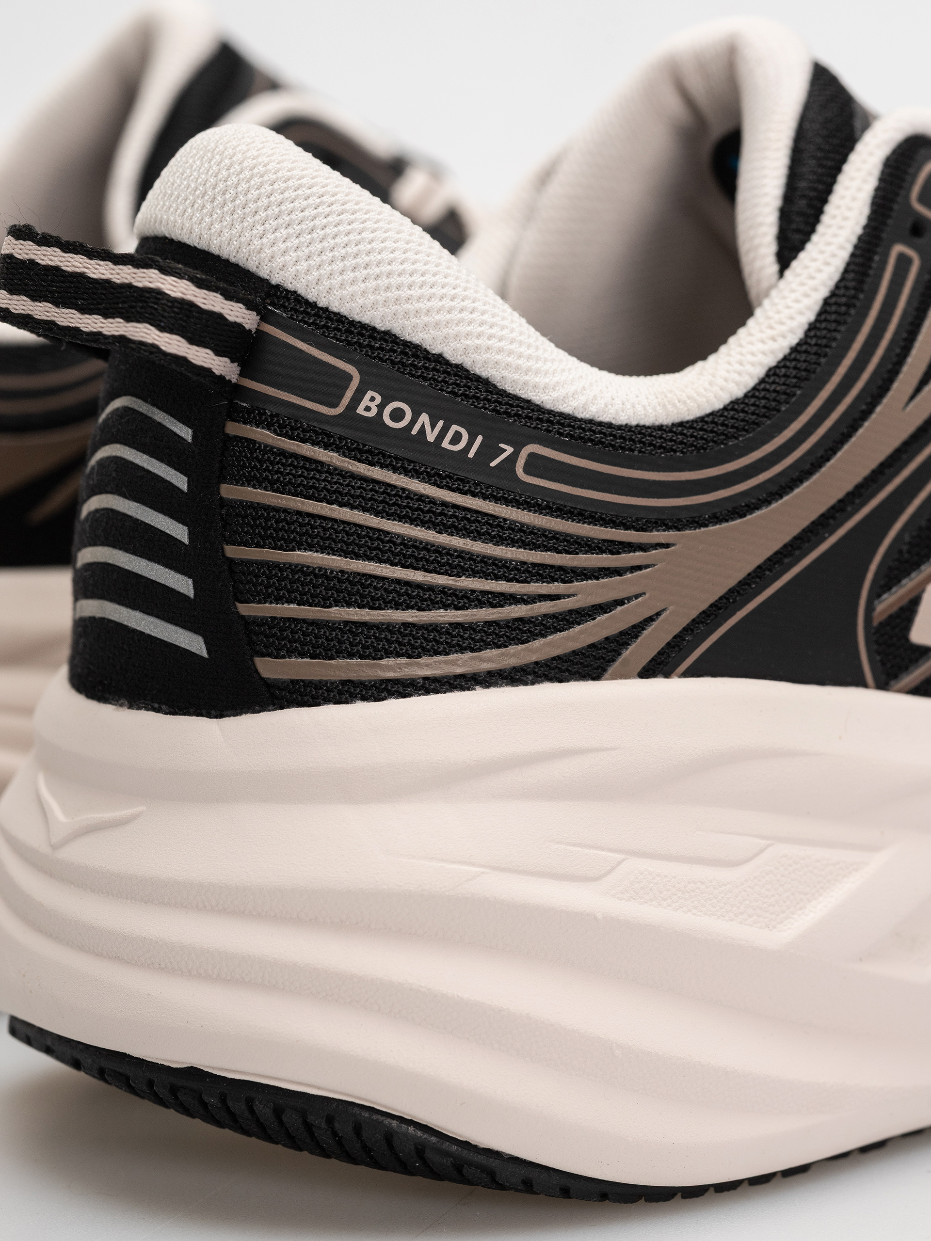 Boty Hoka Bondi 7 Wmn (black/rose cream)