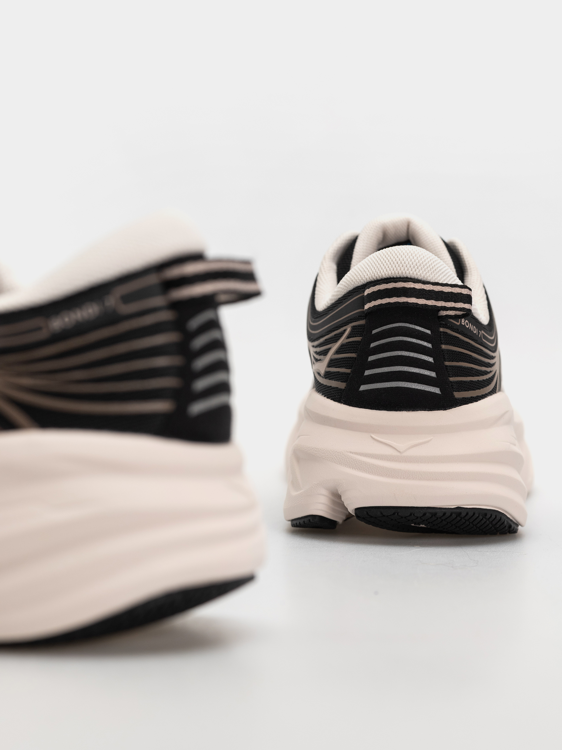 Boty Hoka Bondi 7 Wmn (black/rose cream)