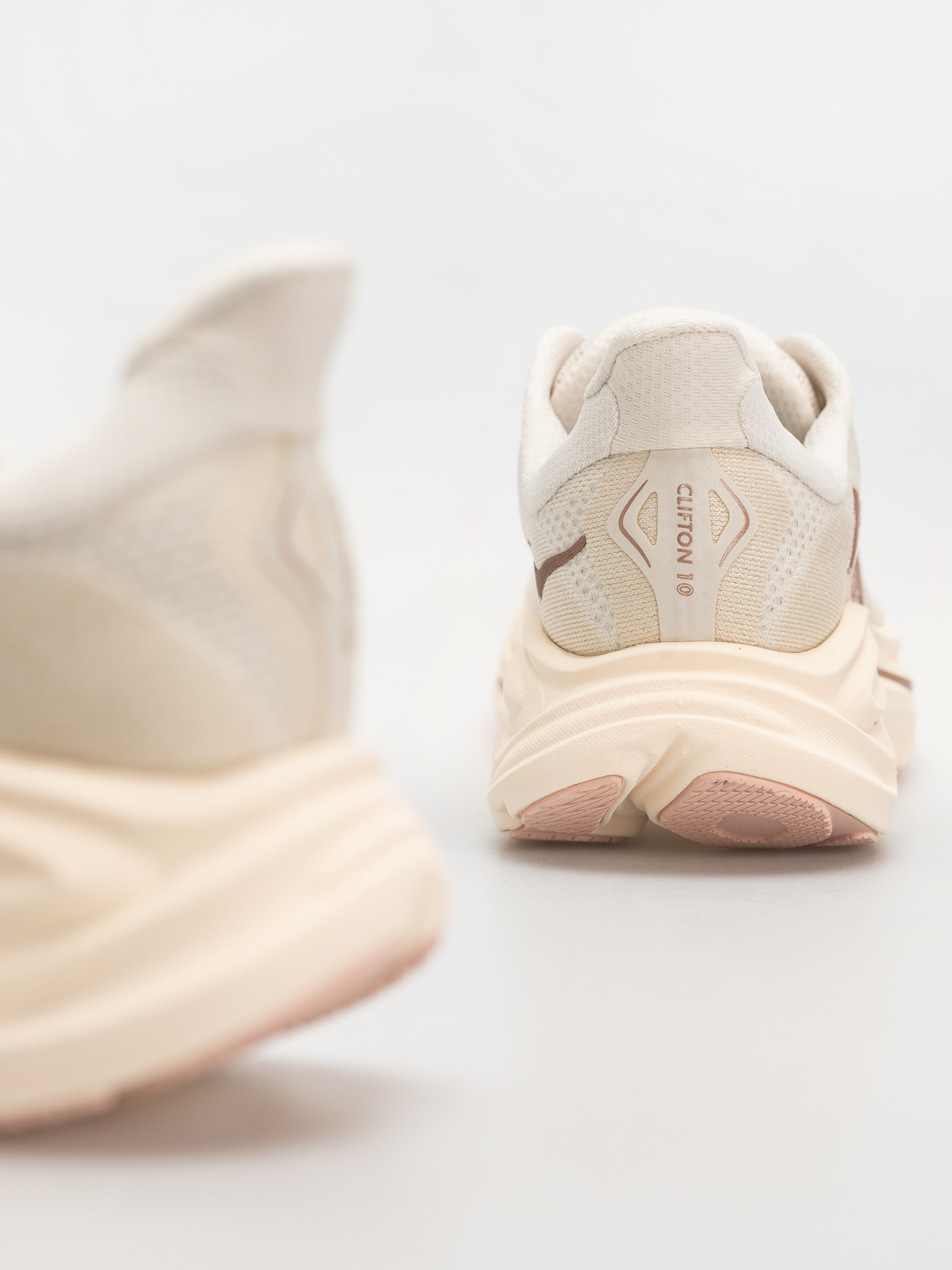 Boty Hoka Clifton 10 Wmn (alabaster/rose gold)