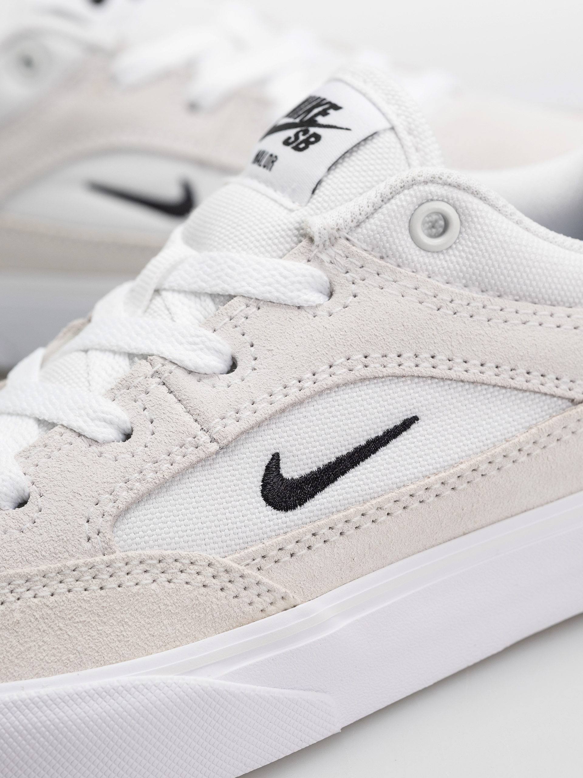 Boty Nike SB Malor (white/black/summit white/gum light brown)