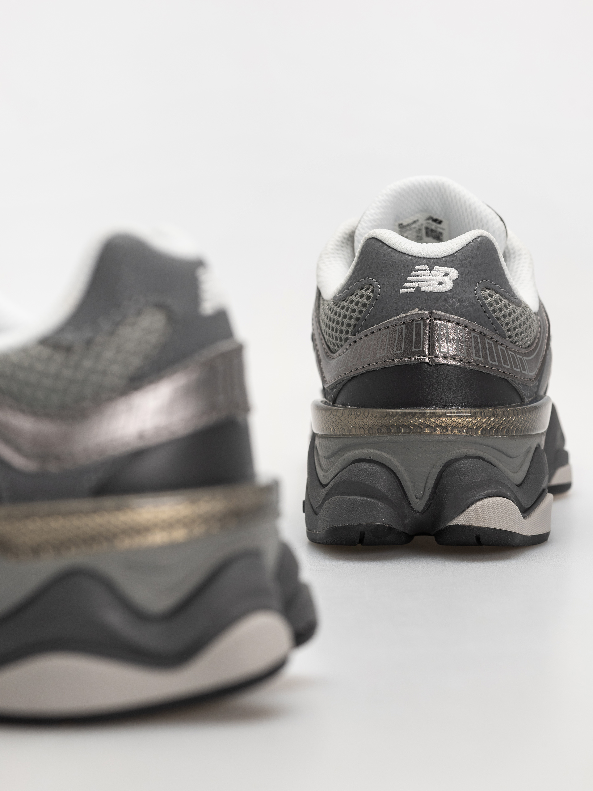 Boty New Balance 9060 JR (magnet/faded black)