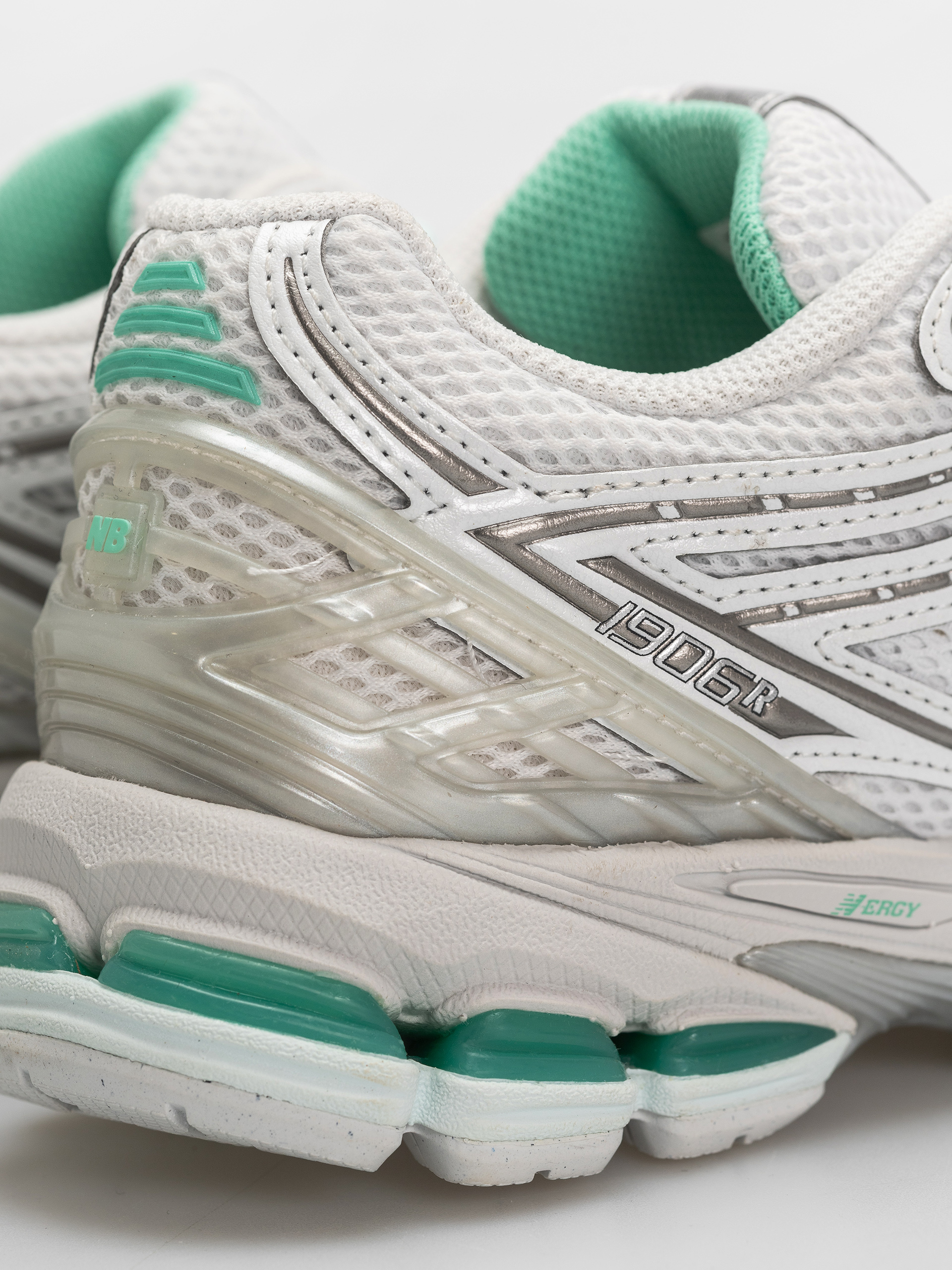 Boty New Balance 1906 (103 white/deep end)
