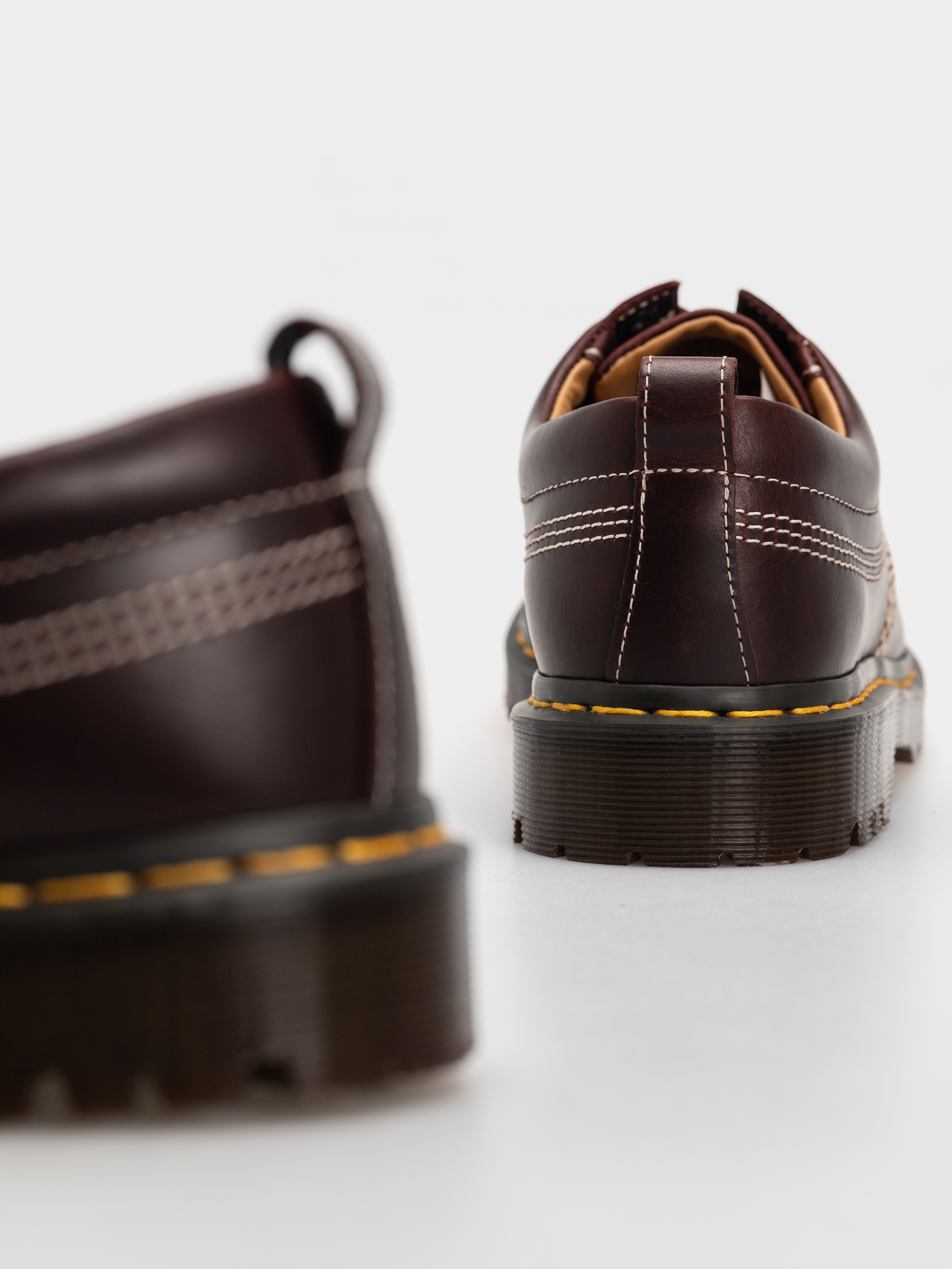 Boty Dr. Martens Lowell (cherry red orleans)