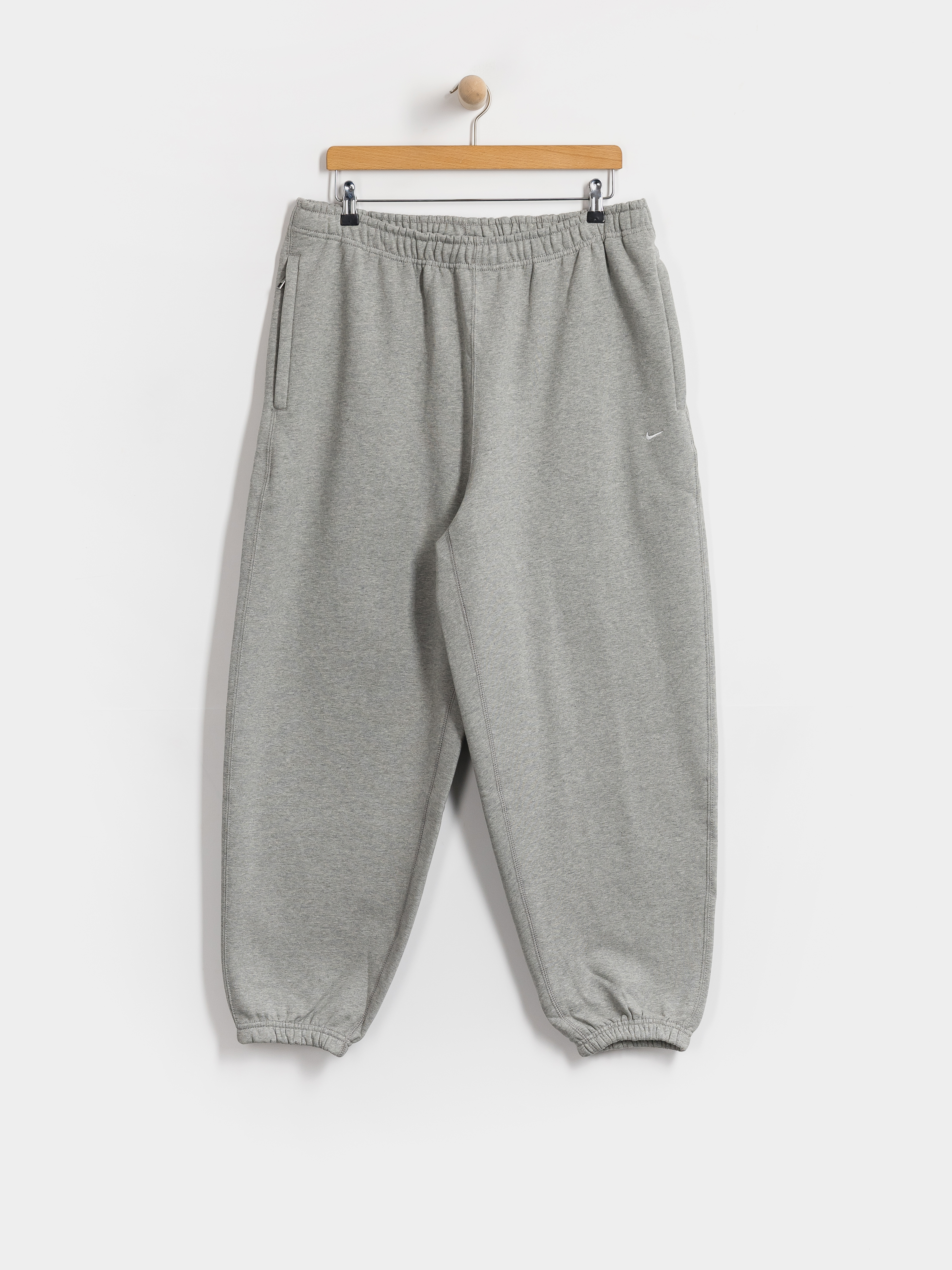 Kalhoty Nike SB Solo Swoosh (dk grey heather/lt smoke grey/white)