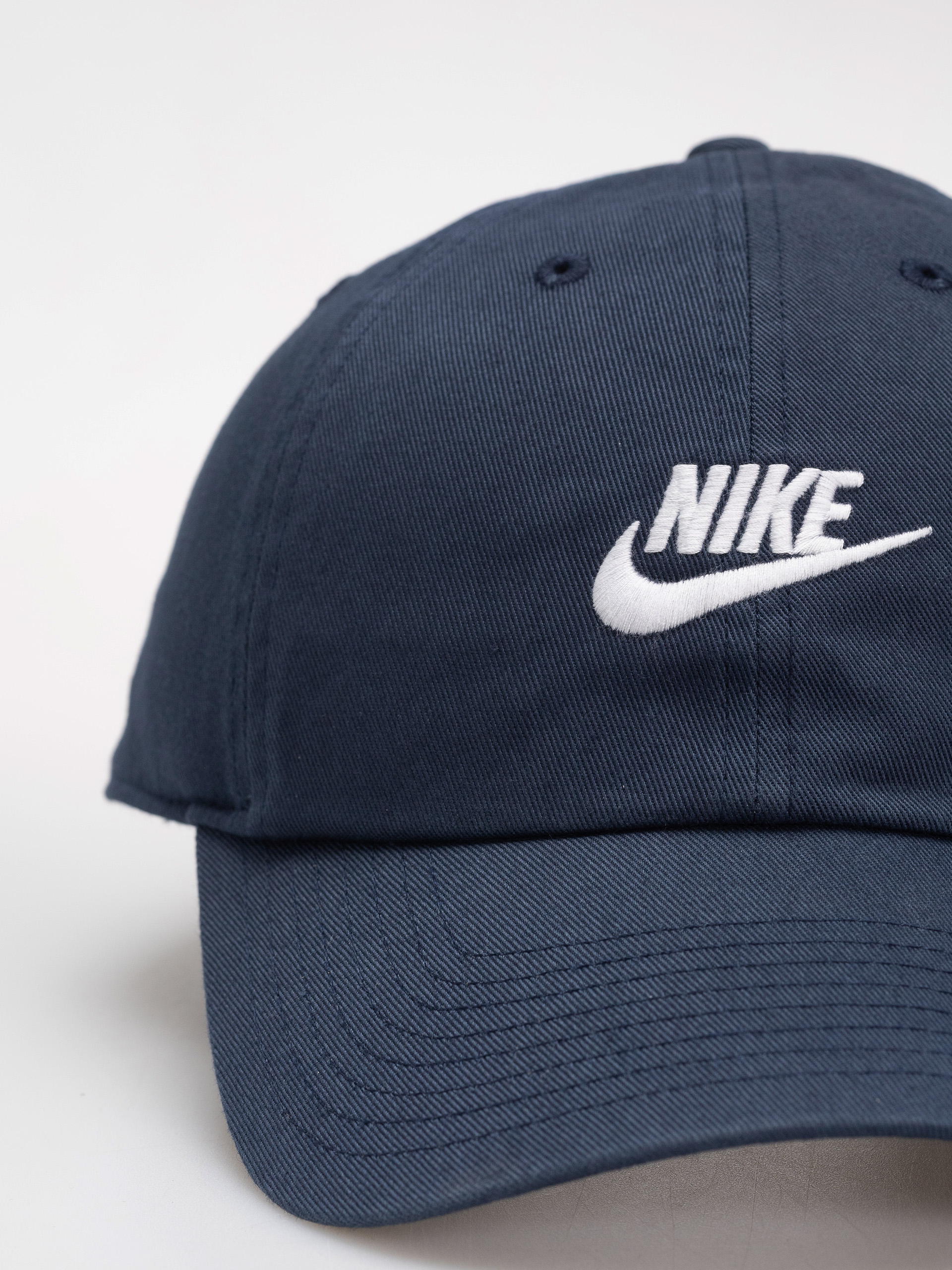 Kšiltovka  Nike SB Club (obsidian/white)