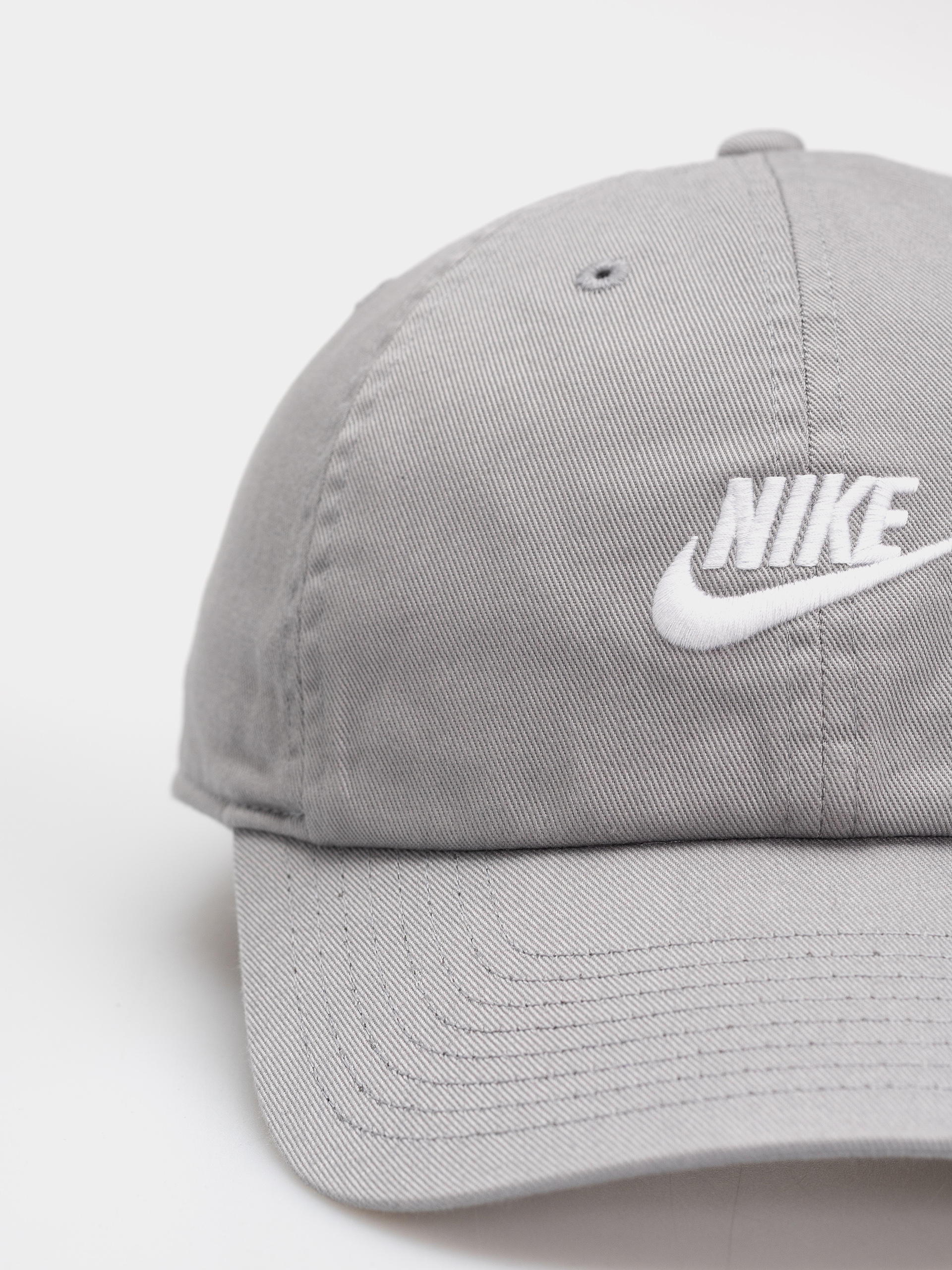 Kšiltovka  Nike SB Club (particle grey/white)