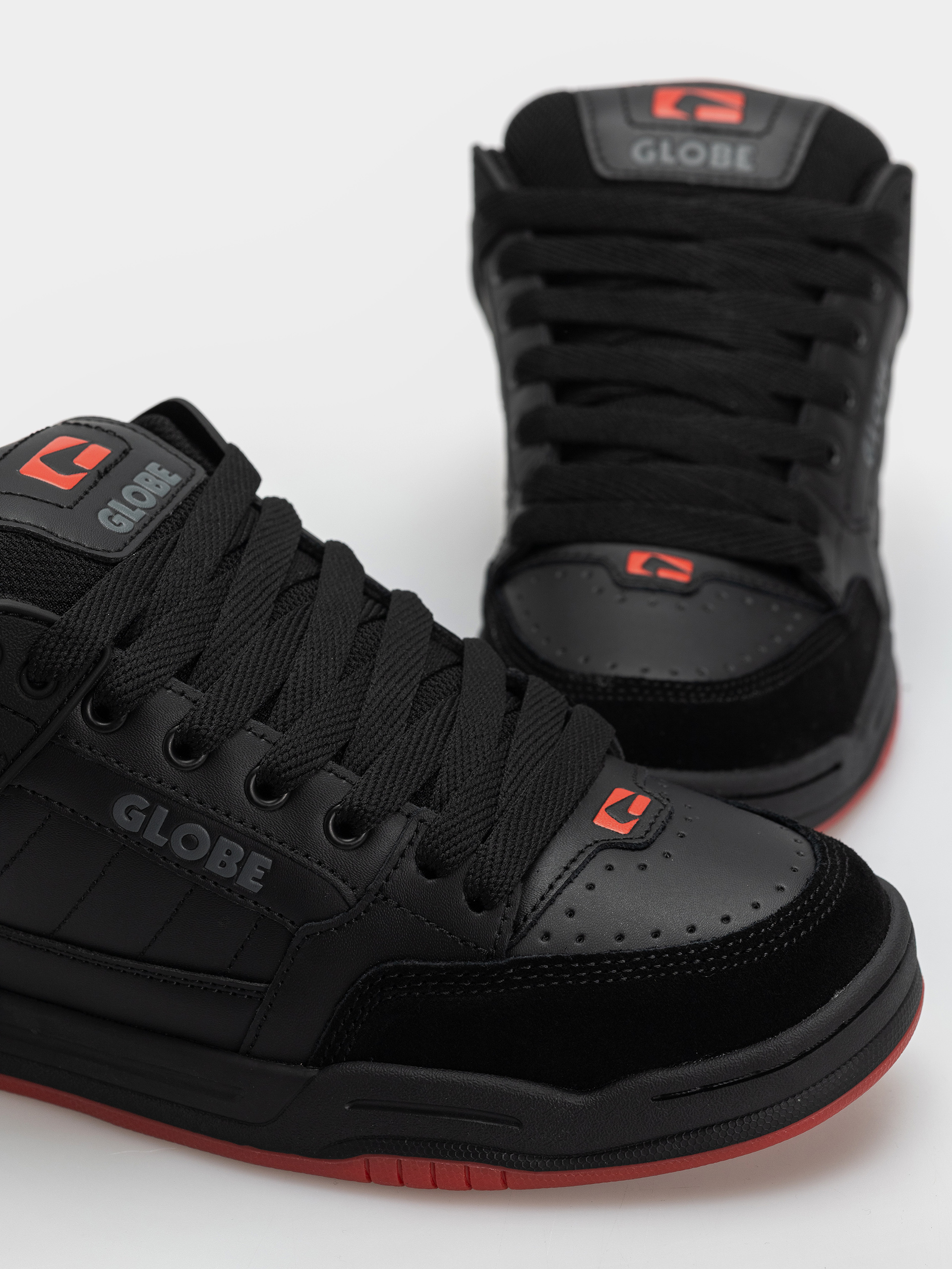Boty Globe Tilt (black/red/charcoal)