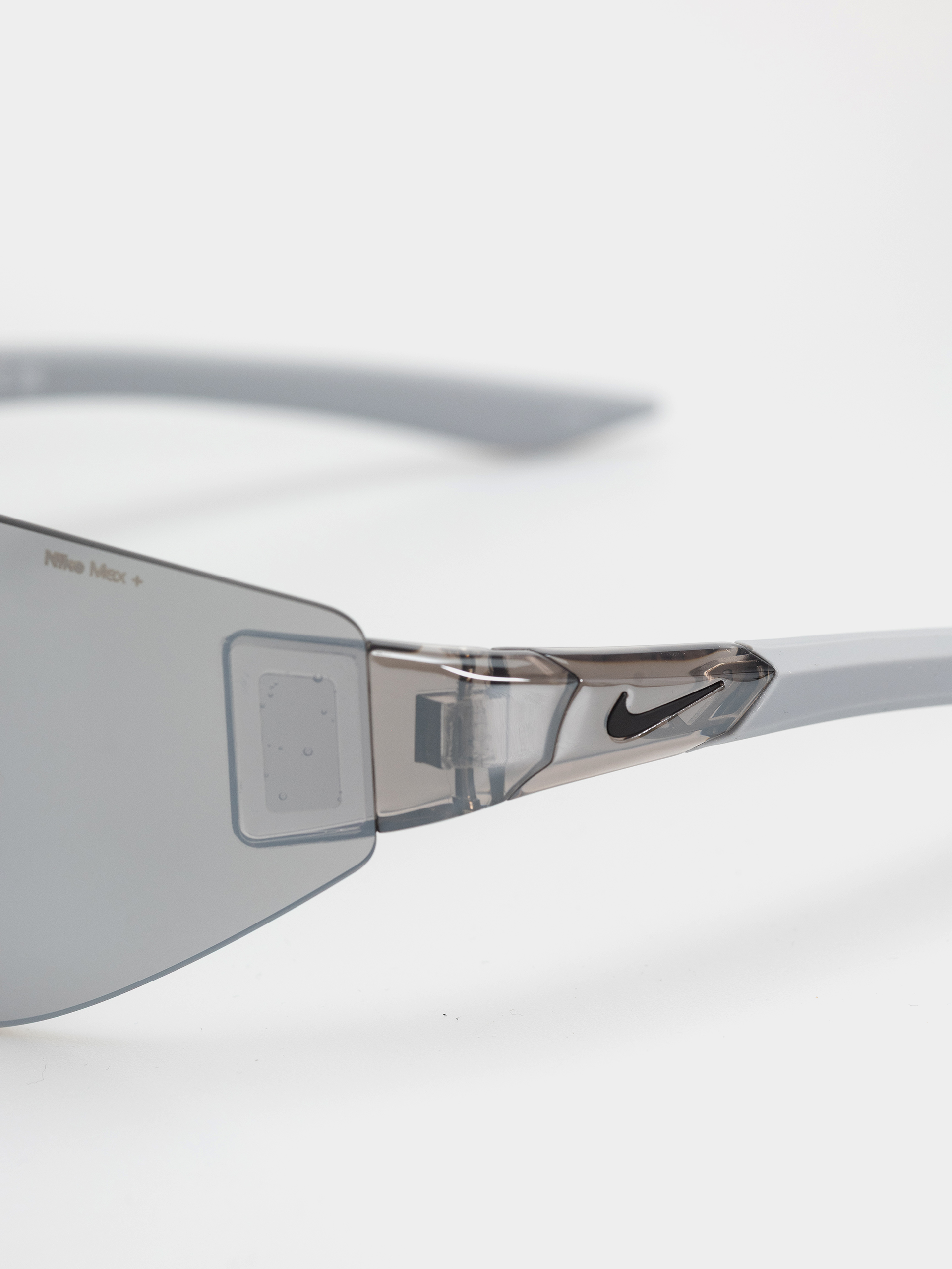 Sluneční brýle Nike Athena Edge (wolf grey/chrome mirror)