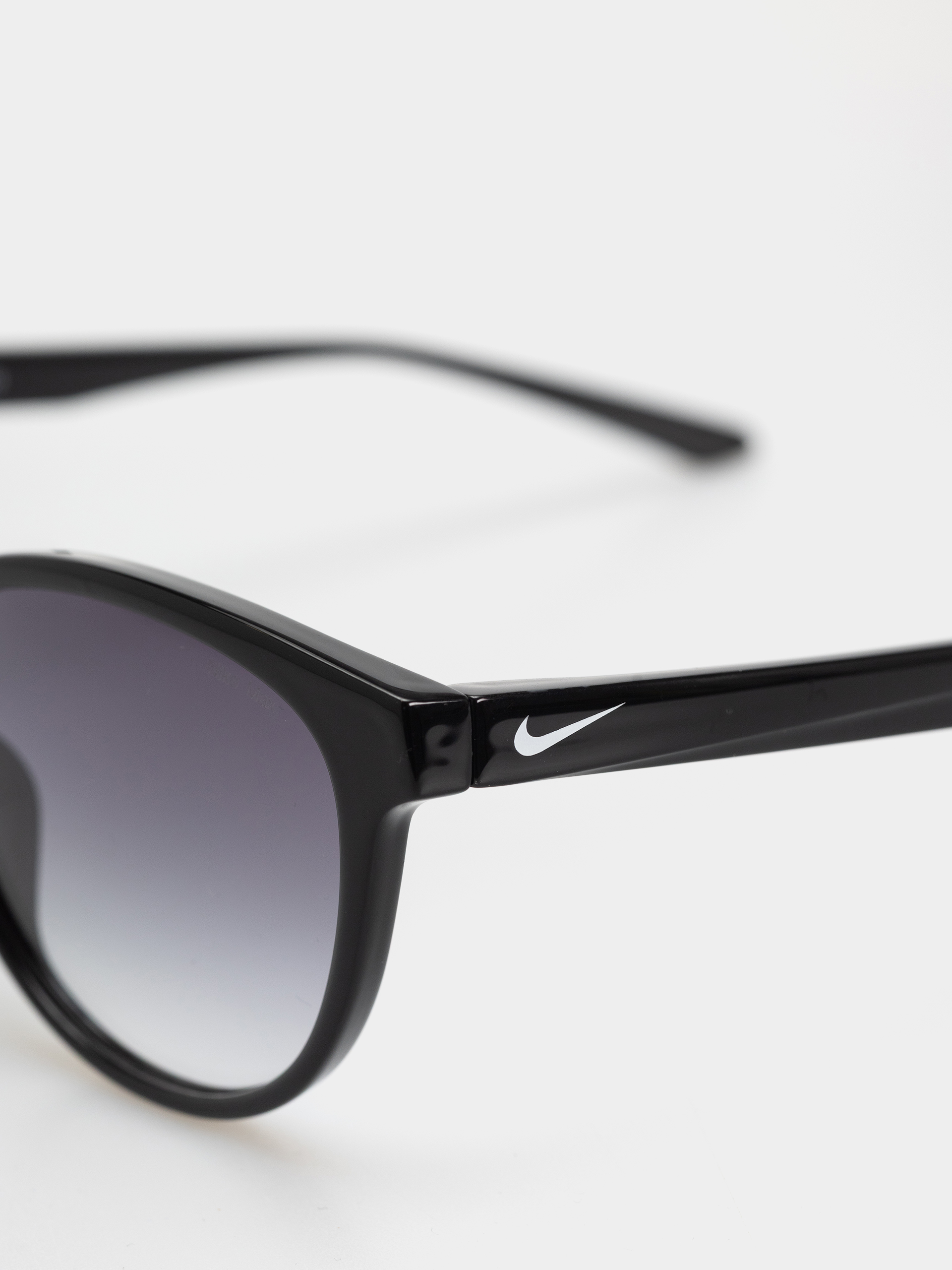 Sluneční brýle Nike Vital Trend (black/smoke gradient)