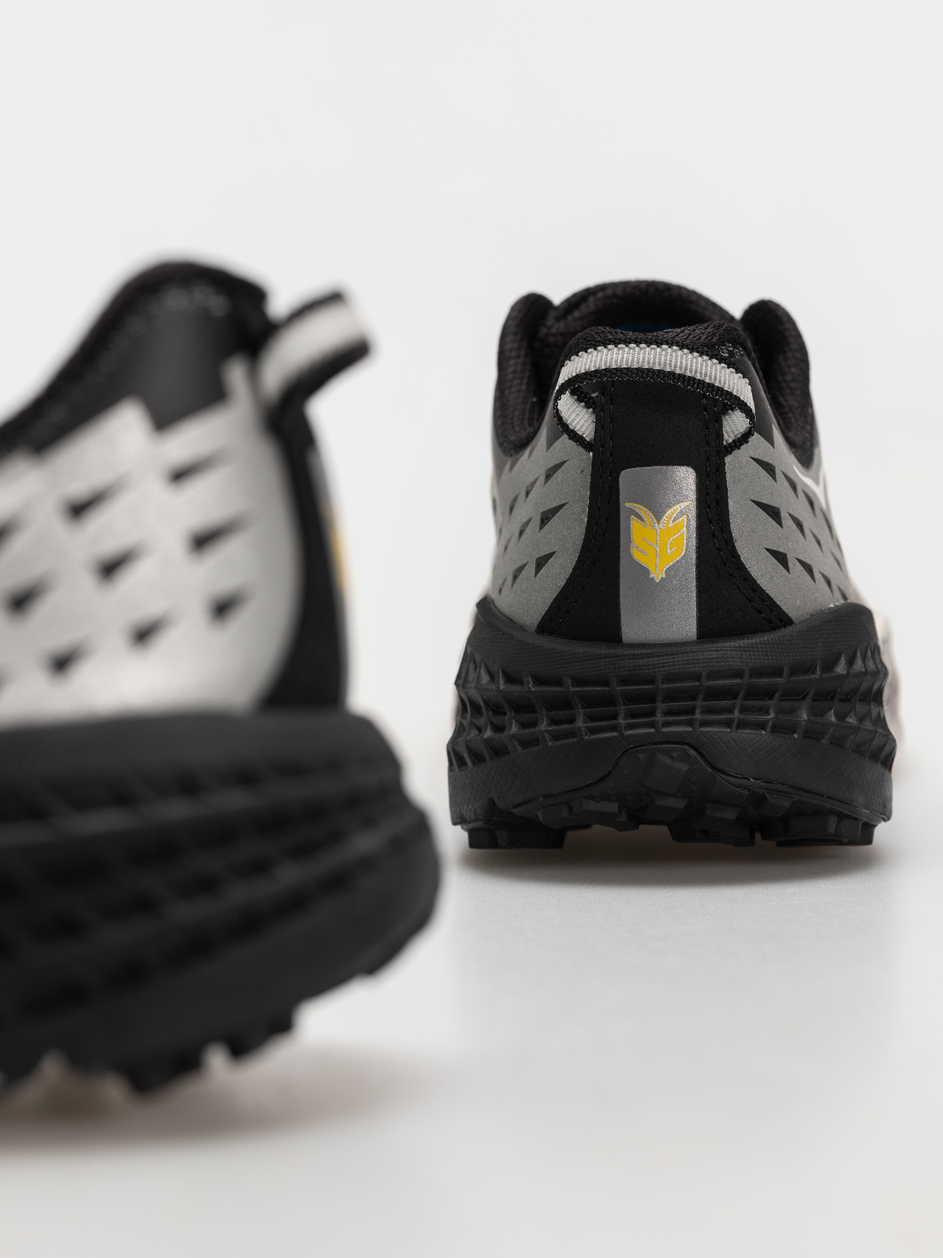 Boty Hoka Speedgoat 2 TS (black/stardust)