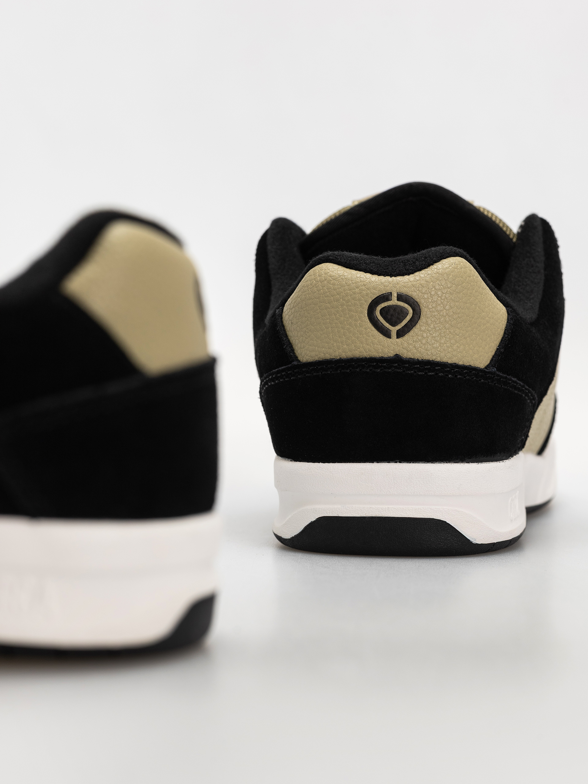 Boty Circa 805 (black/olive gray/white)