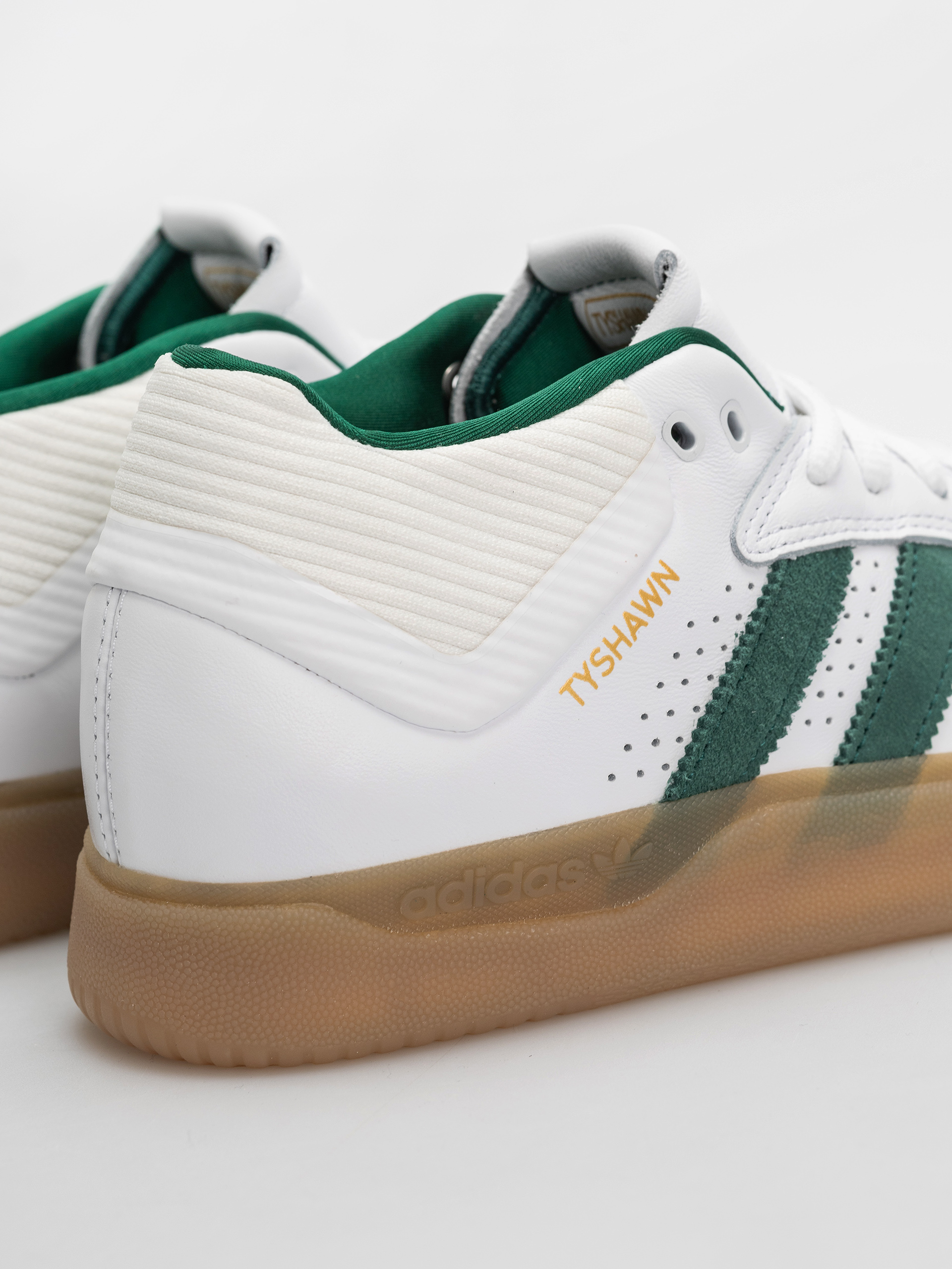 Boty adidas Tyshawn (ftwwht/cgreen/gum4)