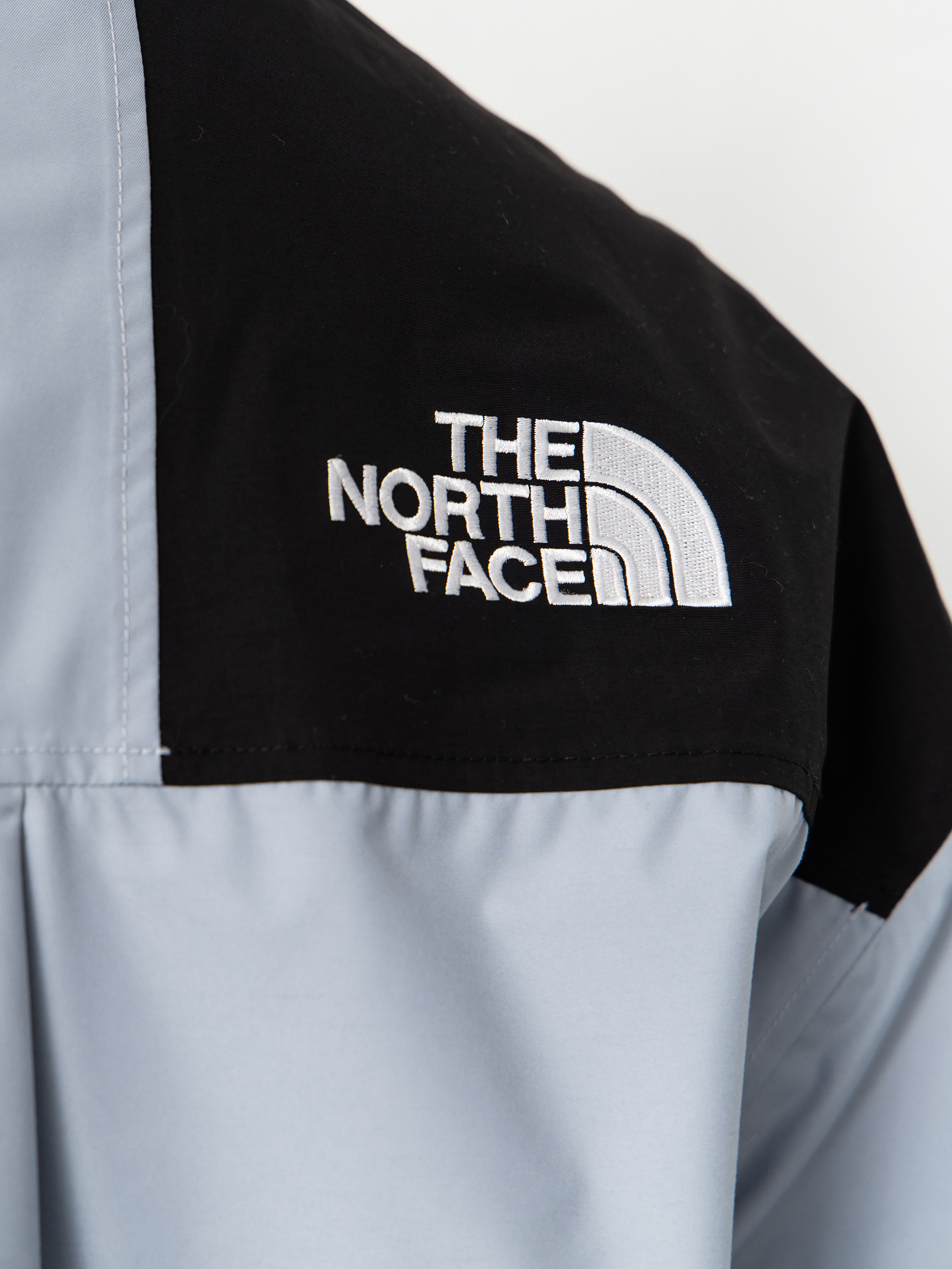 Bunda The North Face Reign On Wmn (frost grey/tnf)