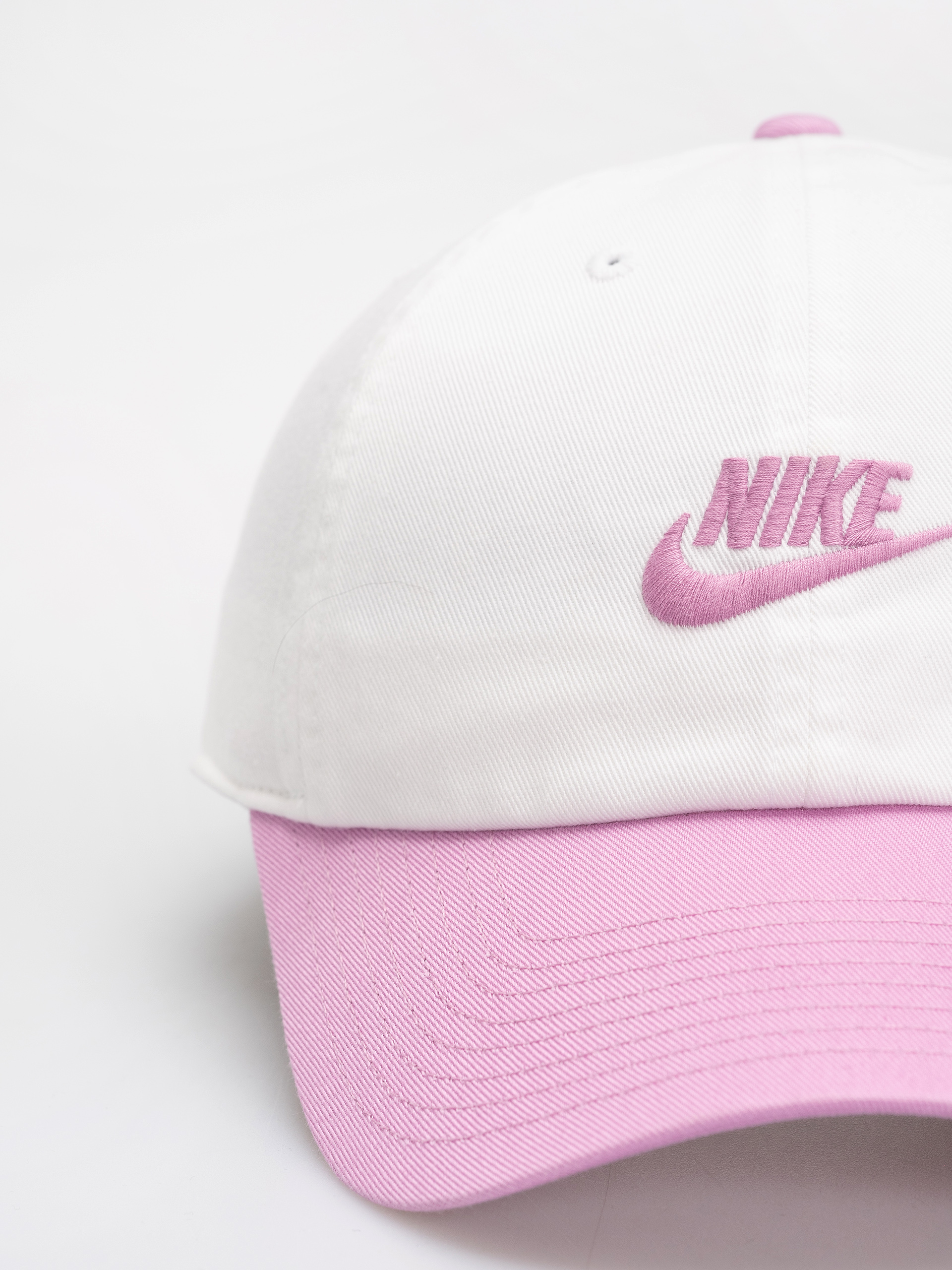 Kšiltovka  Nike SB Club (white/lt magenta/lt magenta)