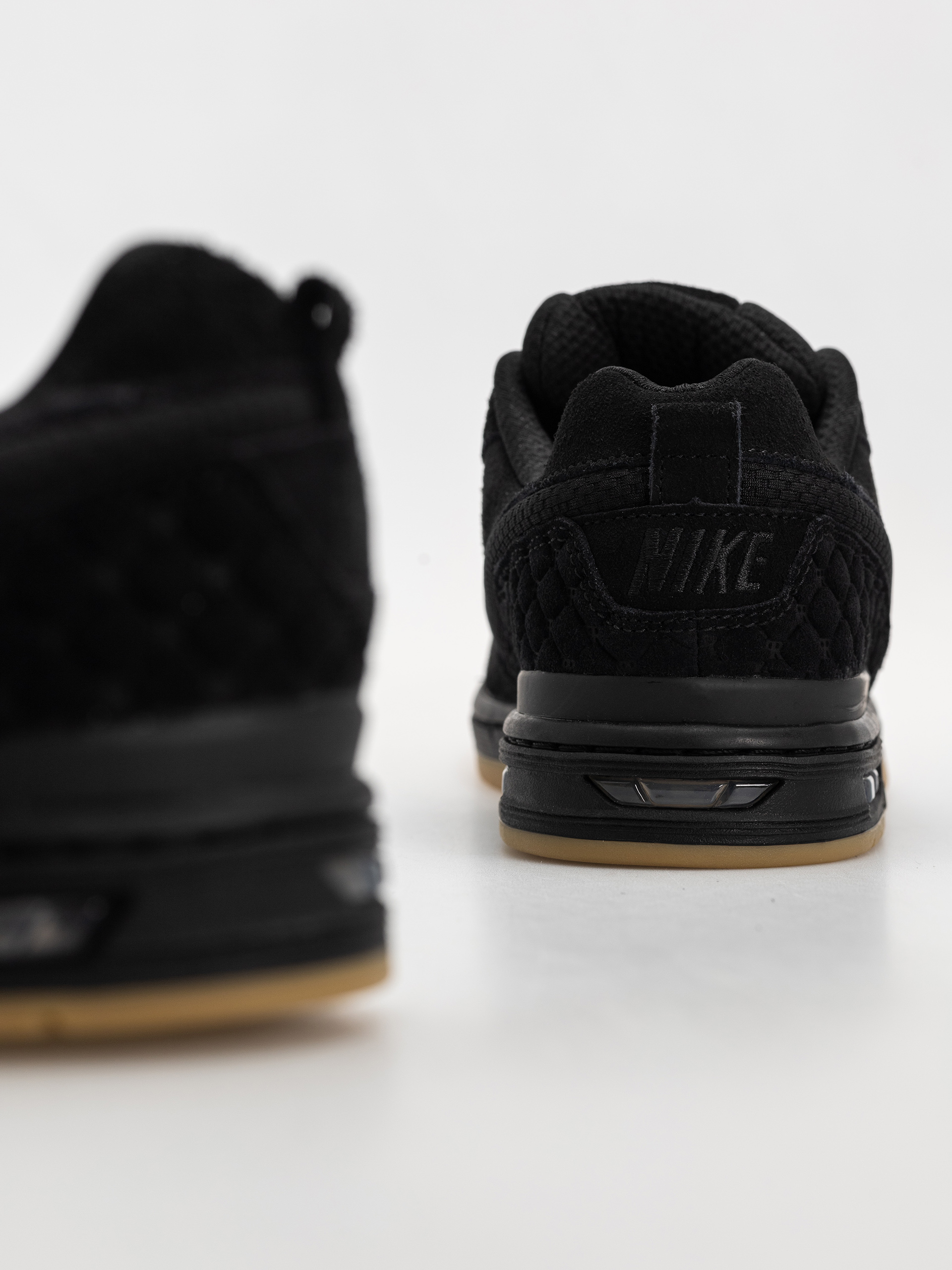 Boty Nike SB Paul Rodriguez Zoom Air Low (black/black/black/gum light brown)