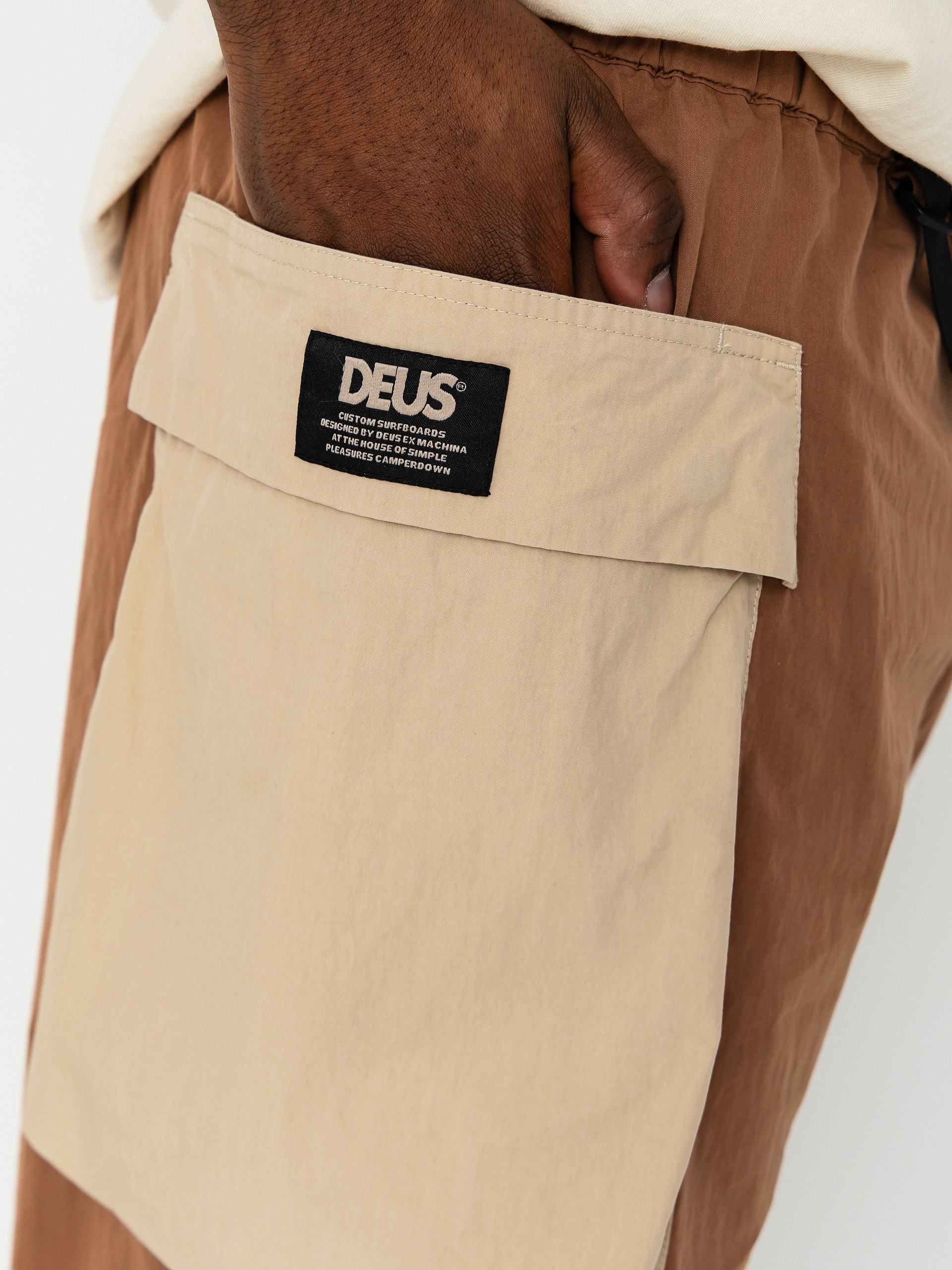Kraťasy Deus Ex Machina Duck Dive (camel brown)
